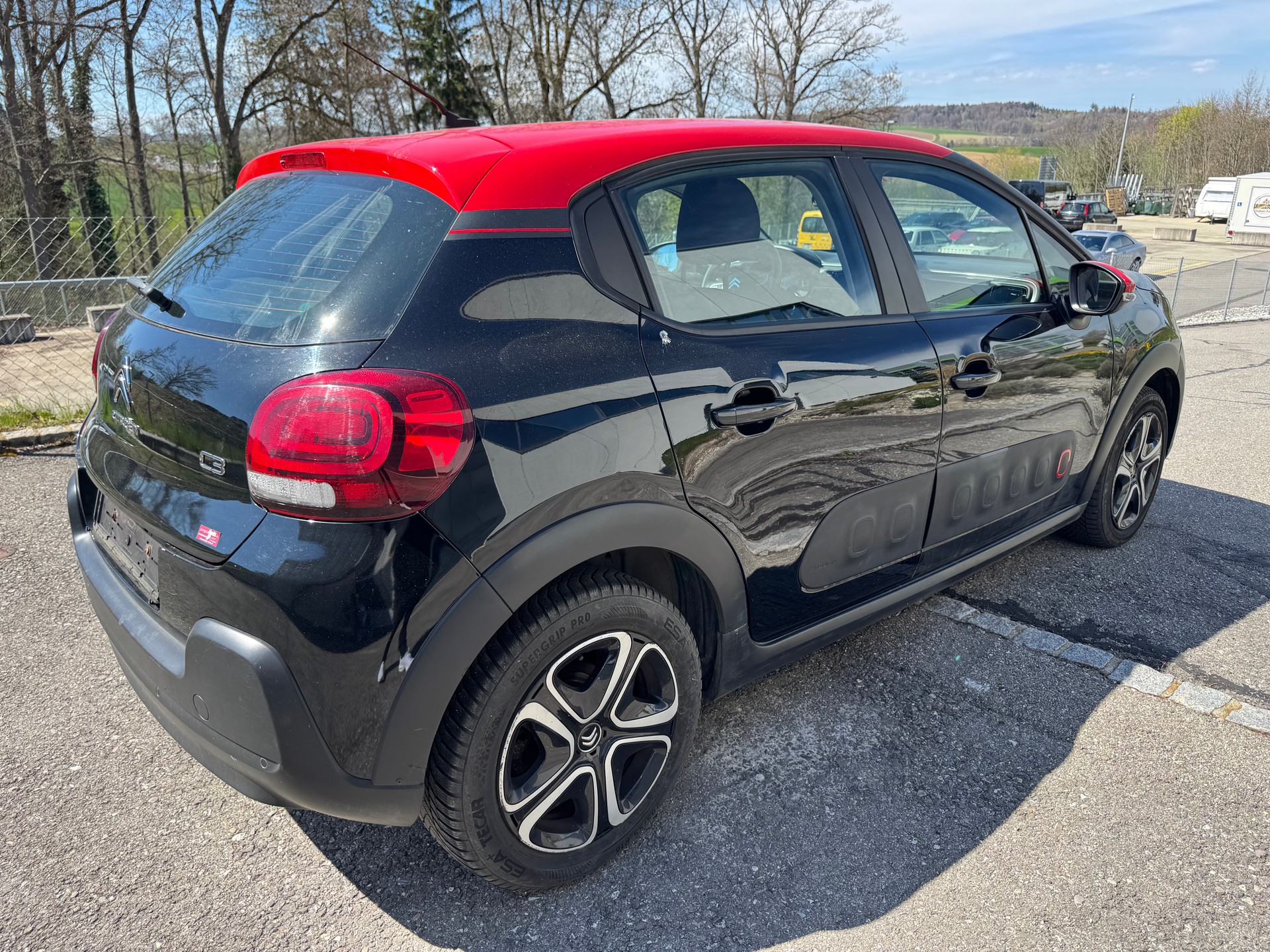 CITROEN C3 1.2i PureTech Shine-image-3