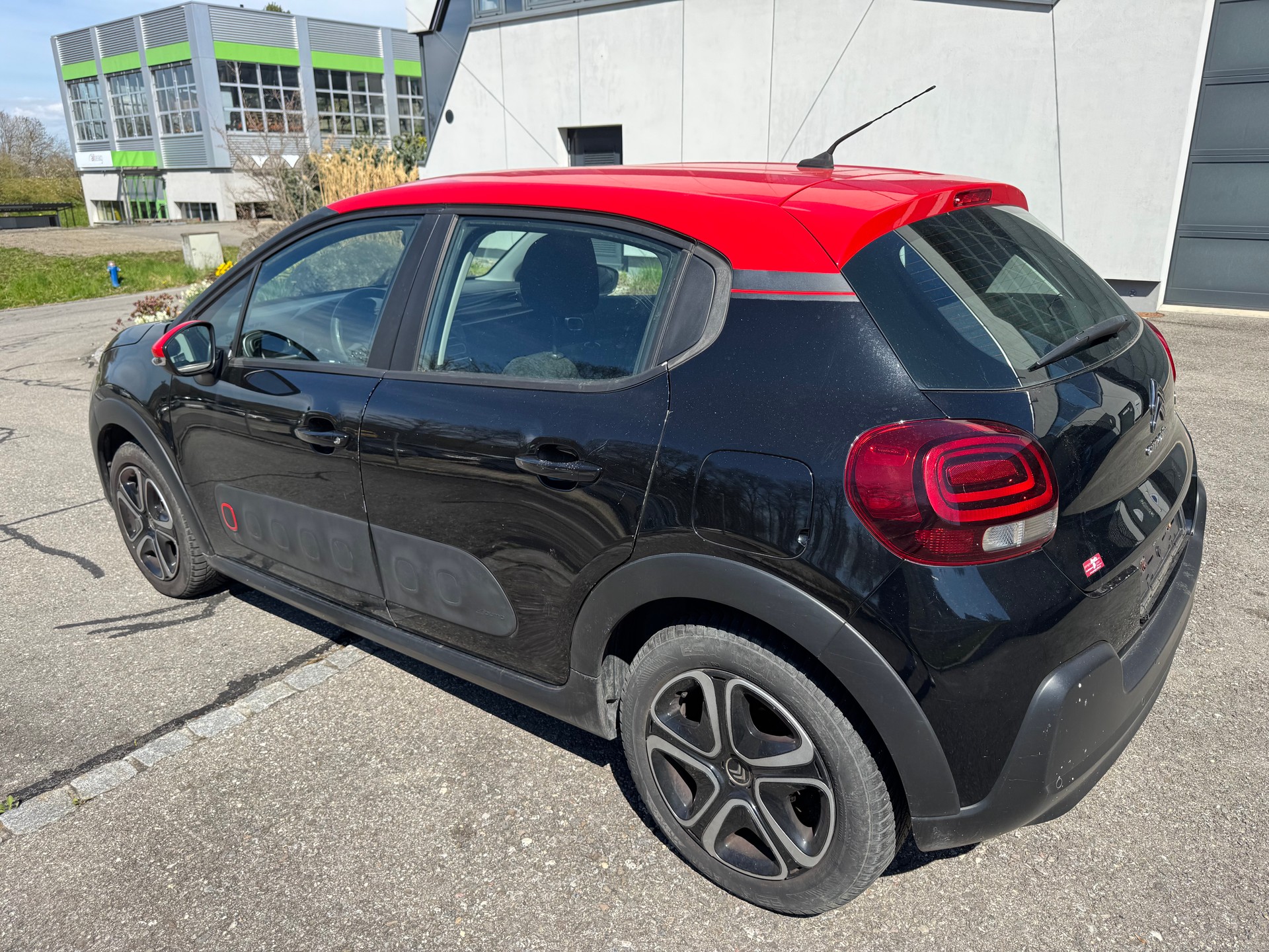 CITROEN C3 1.2i PureTech Shine-image-2