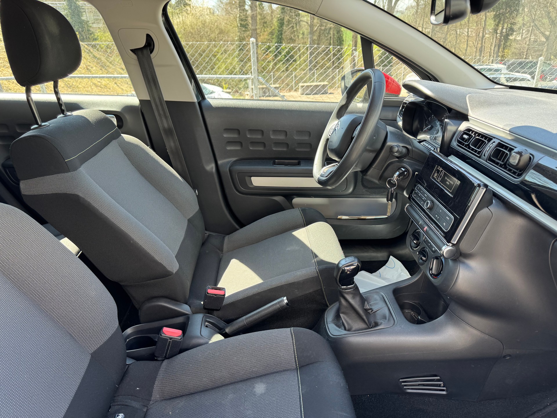 CITROEN C3 1.2i PureTech Shine-image-4