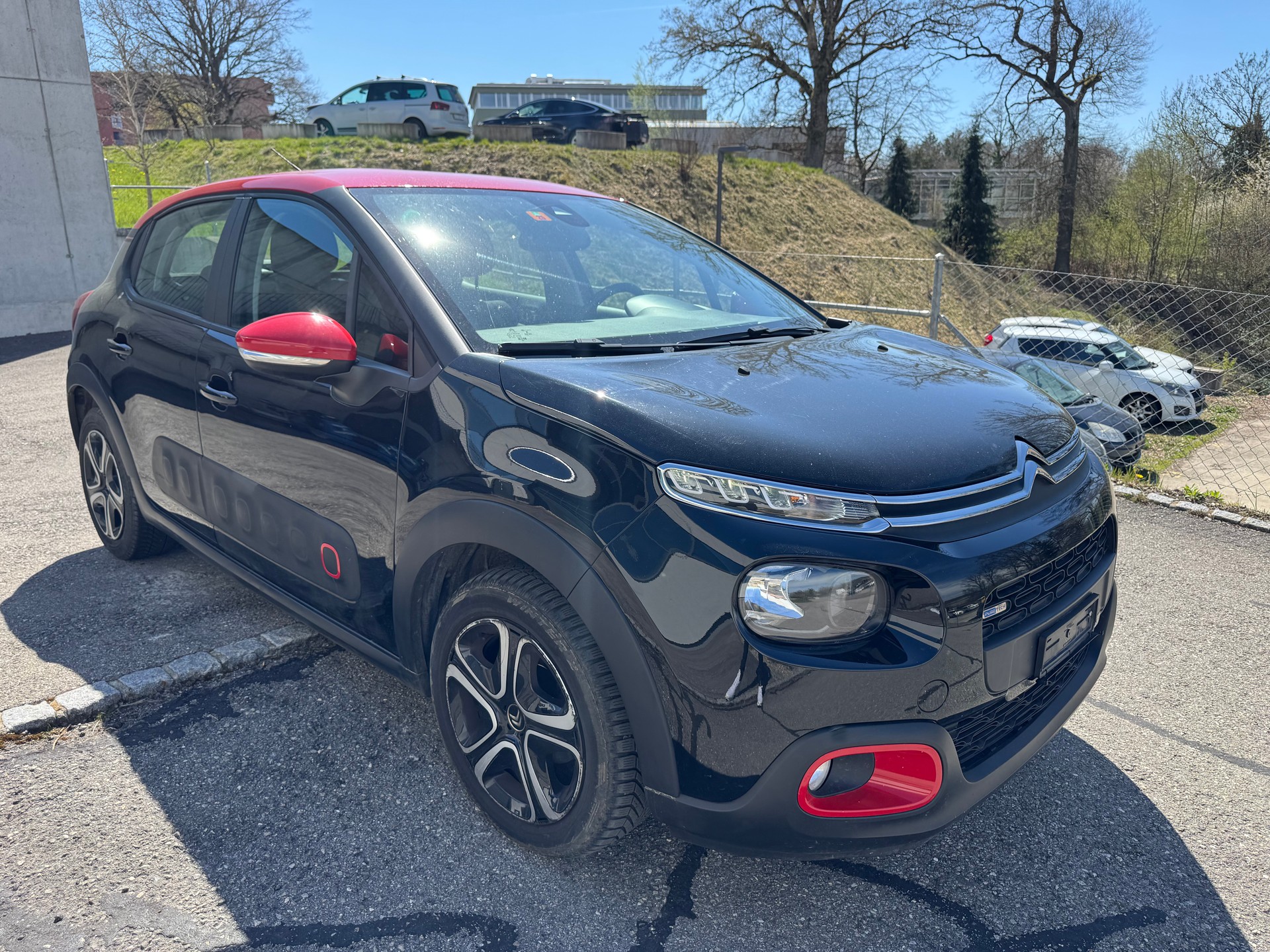CITROEN C3 1.2i PureTech Shine-image-1