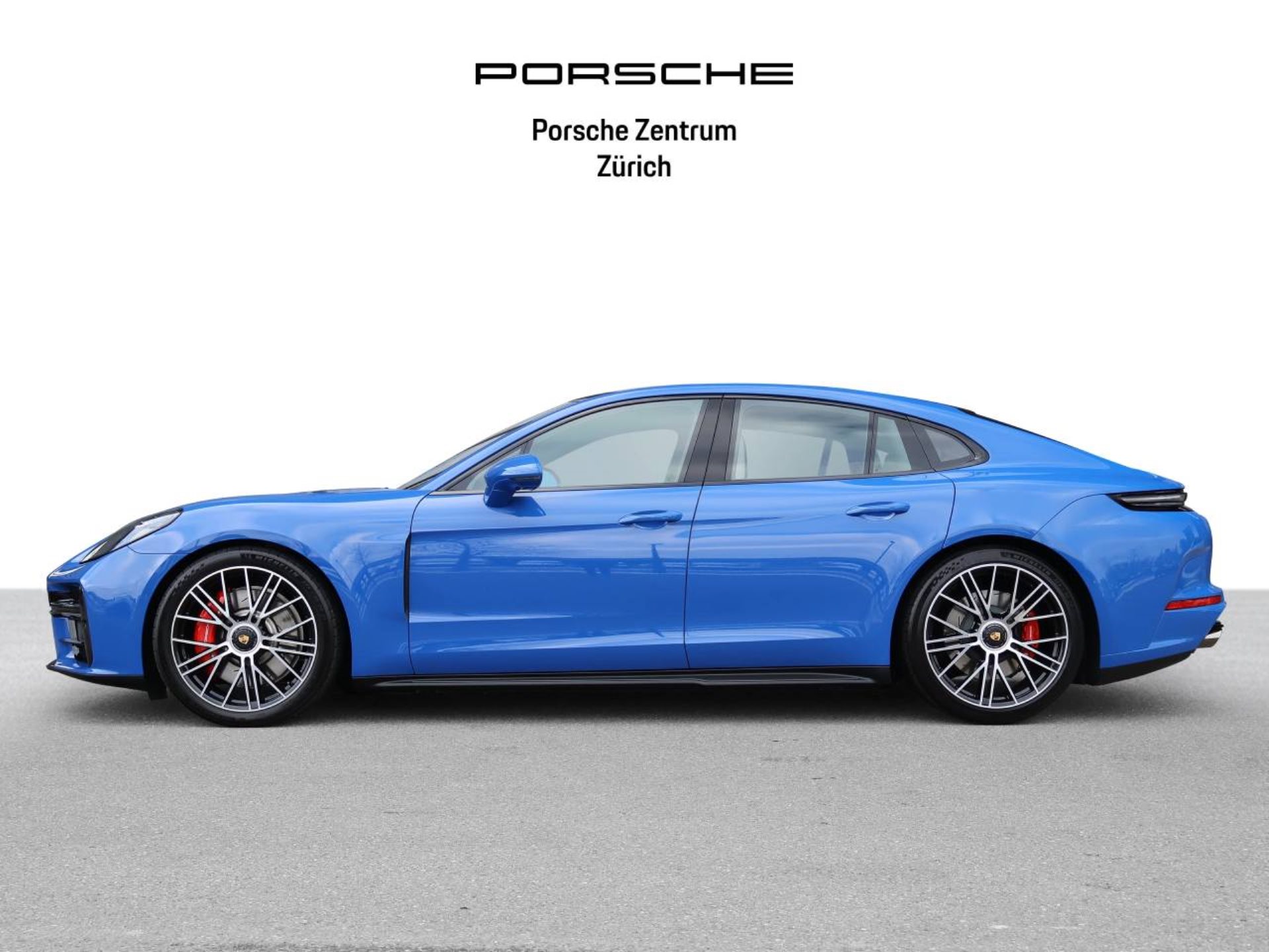 PORSCHE Panamera GTS-showroom-element-1
