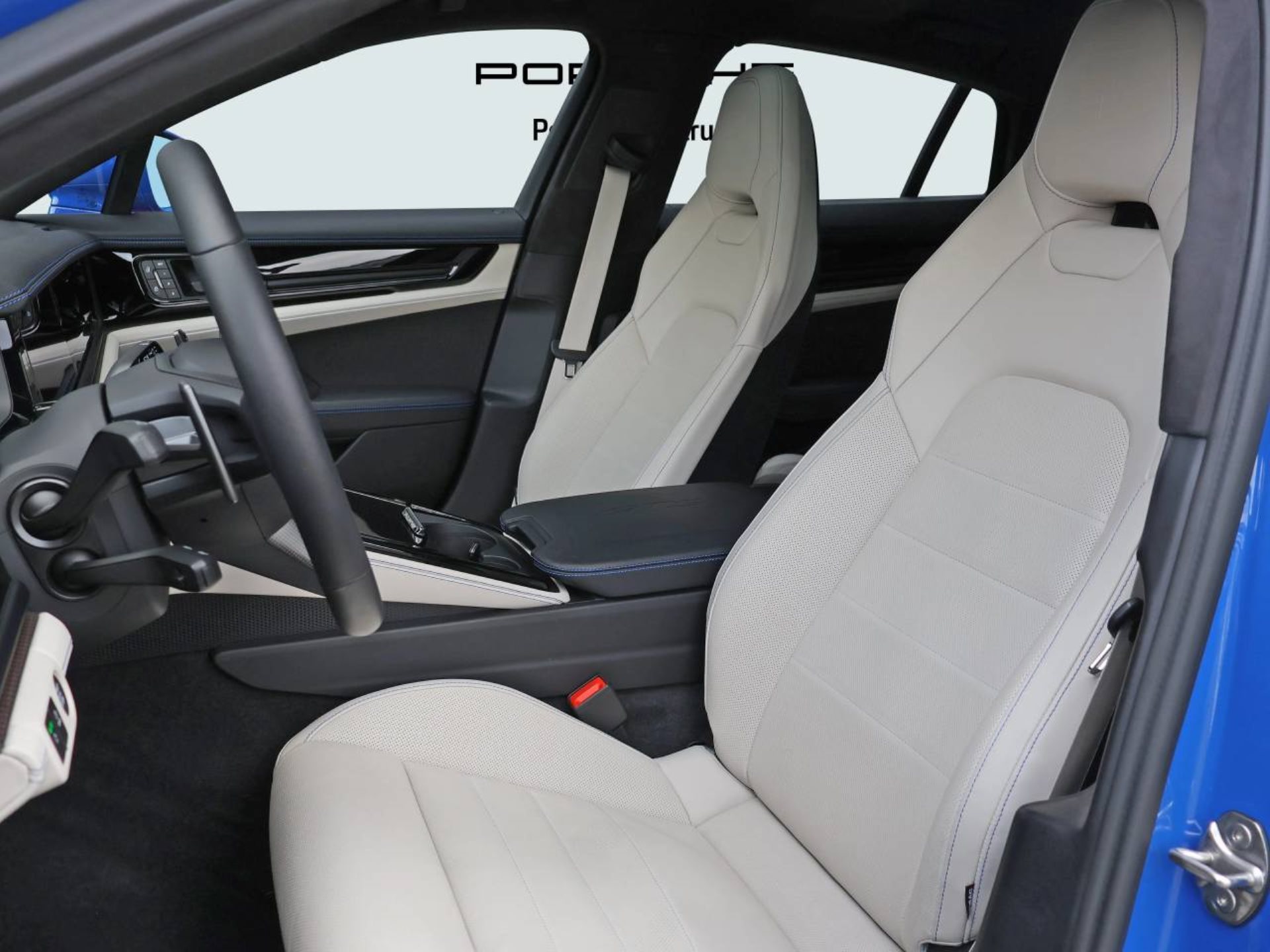 PORSCHE Panamera GTS-image-4