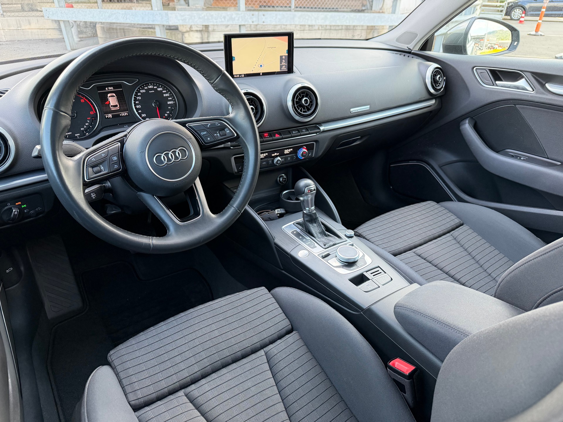 AUDI A3 Sportback 35 TDI Sport S-tronic-image-6