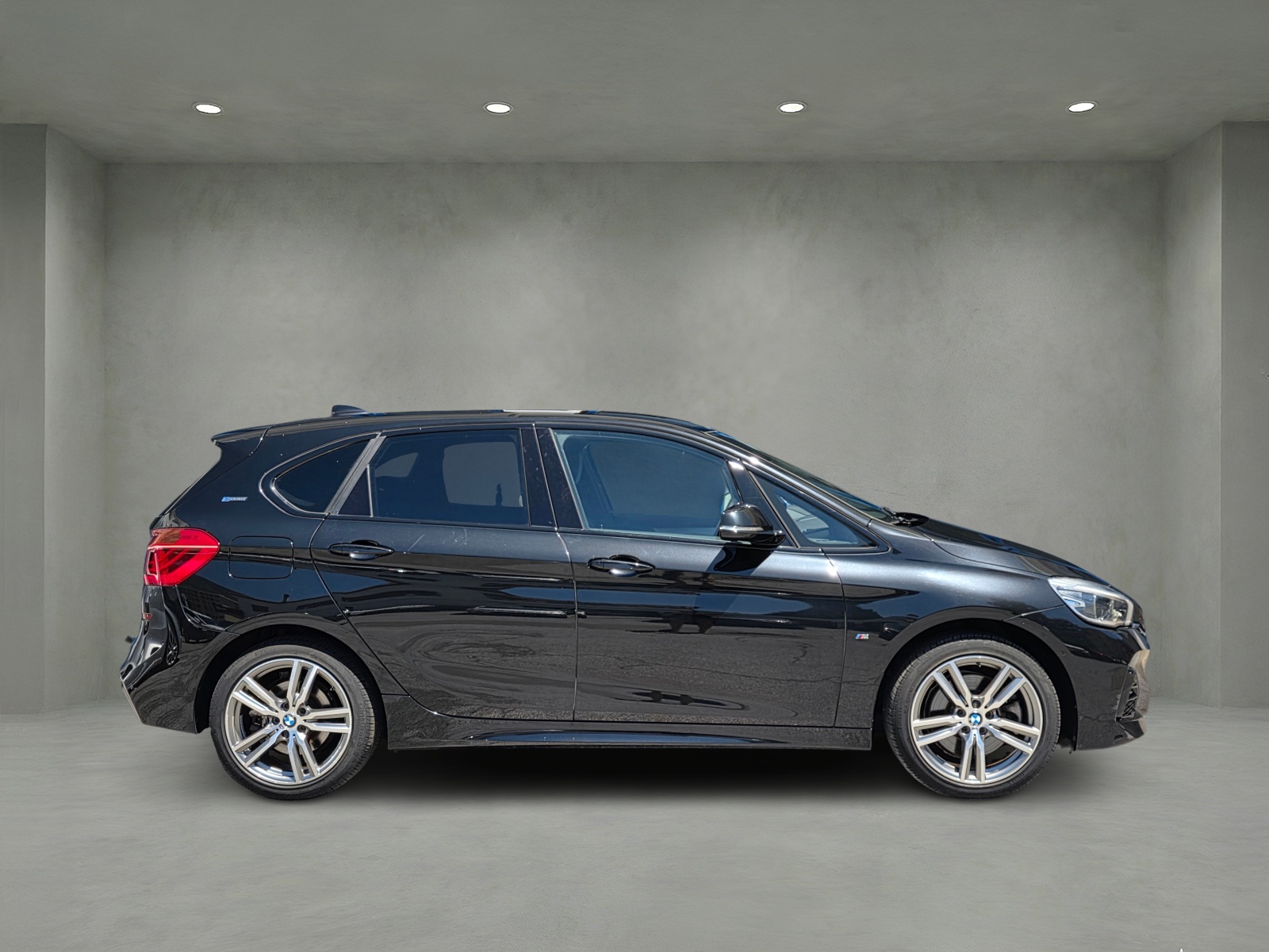 BMW 225xe iPerformance Active Tourer Steptronic M Sport-image-8