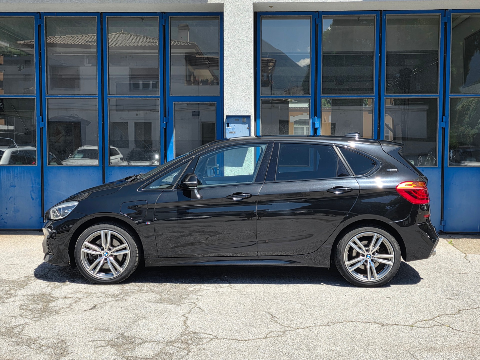 BMW 225xe iPerformance Active Tourer Steptronic M Sport-showroom-element-2
