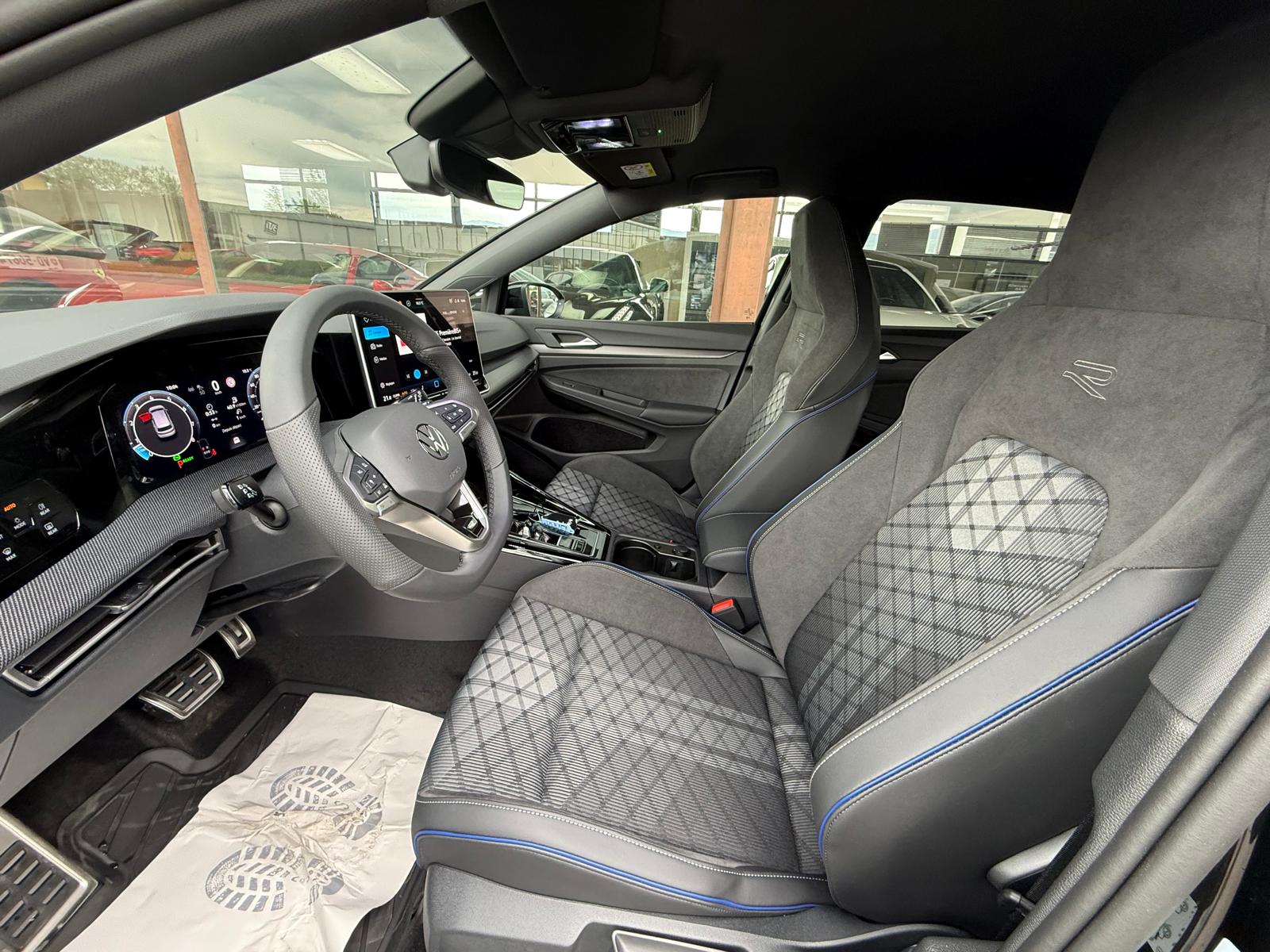 VW Golf Variant 1.5 eTSI mHEV R-Line-image-6