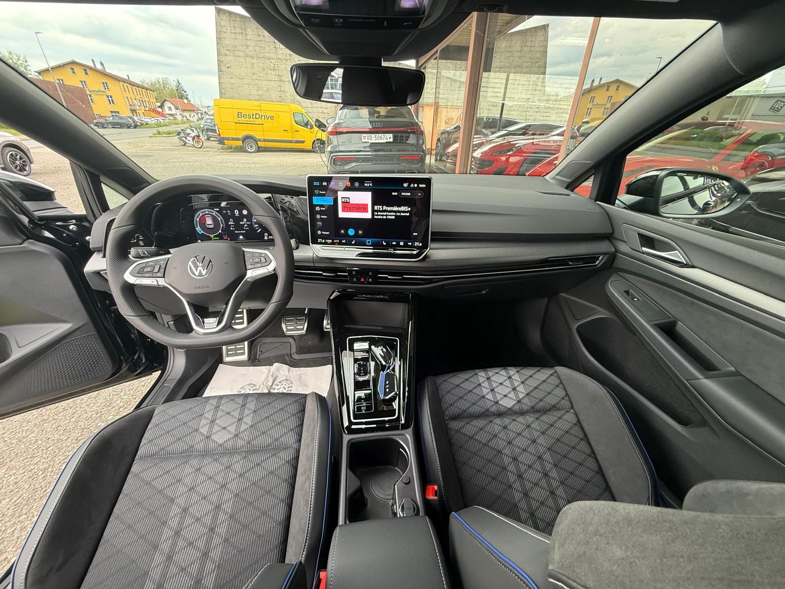 VW Golf Variant 1.5 eTSI mHEV R-Line-image-8