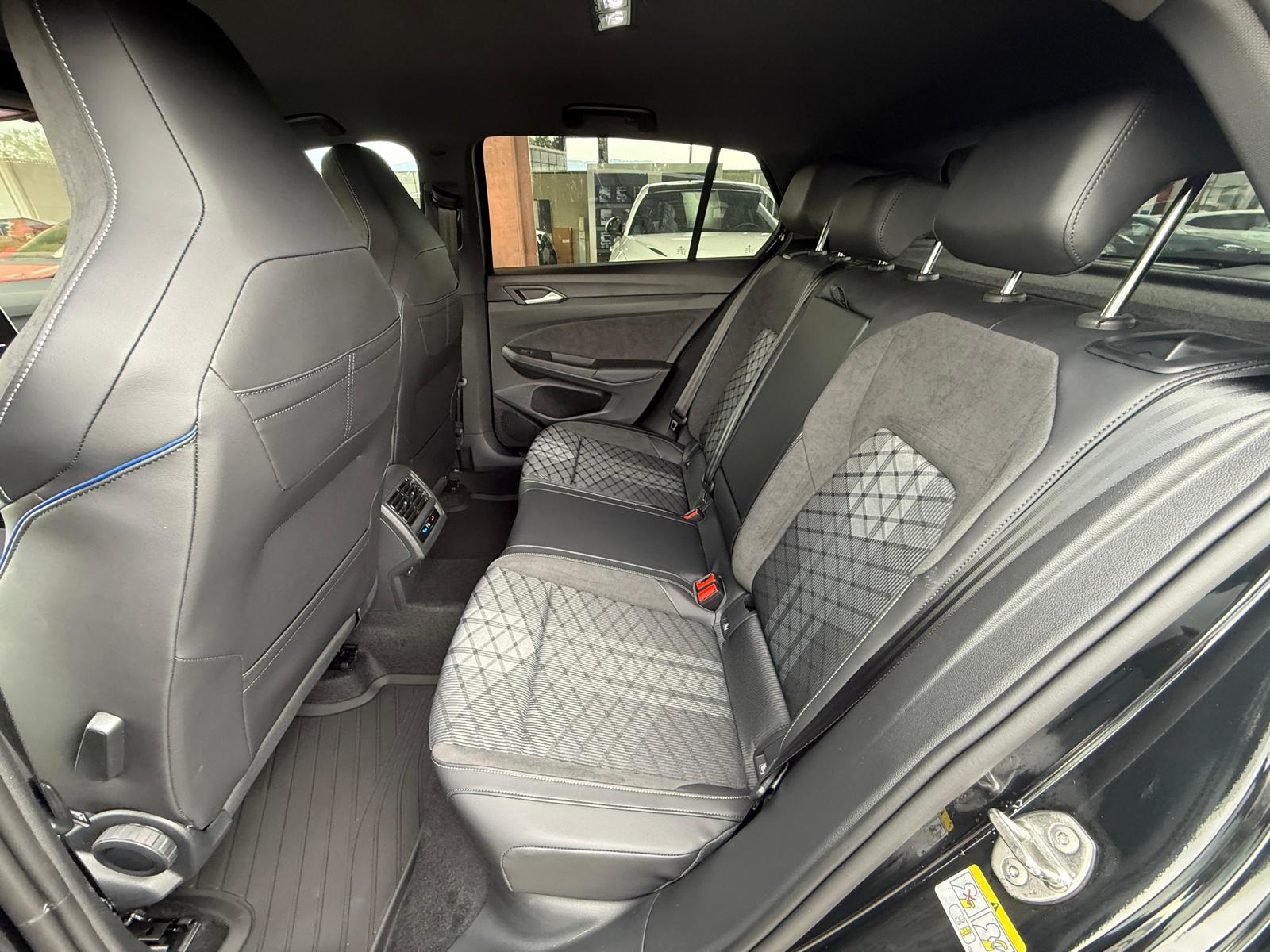 VW Golf Variant 1.5 eTSI mHEV R-Line-image-7