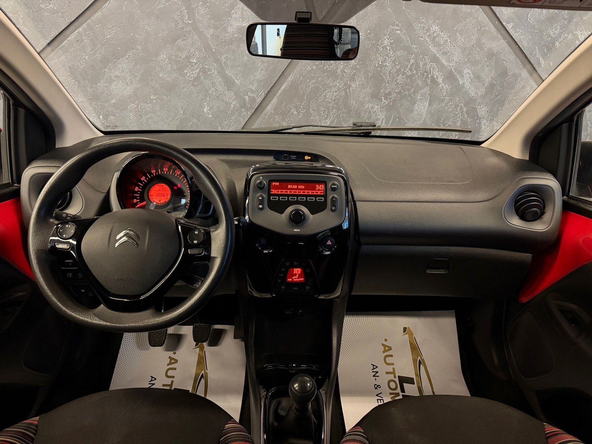 CITROEN C1 1.0 VTi Shine Airscape Stop&Start-image-8