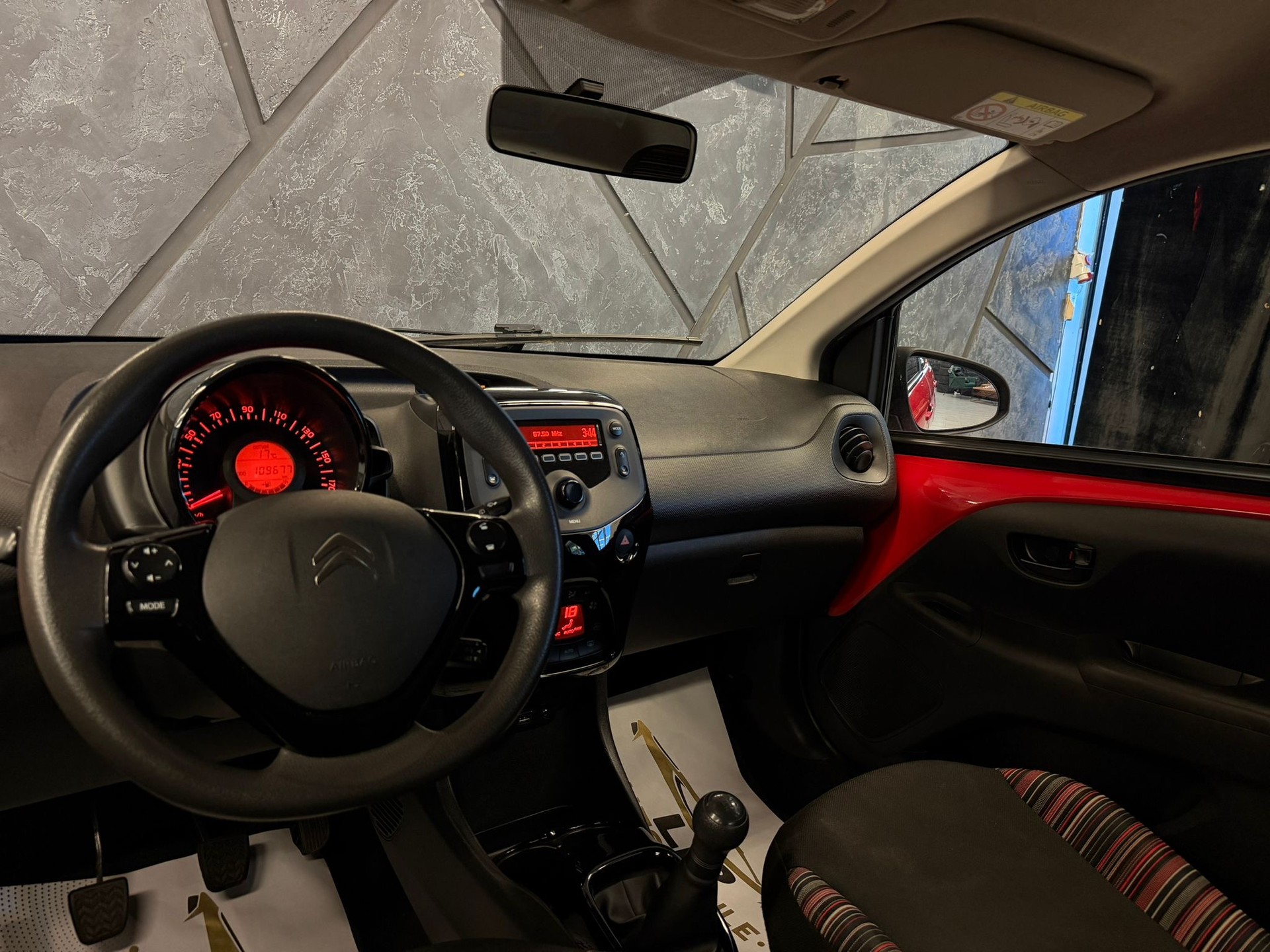 CITROEN C1 1.0 VTi Shine Airscape Stop&Start-image-9