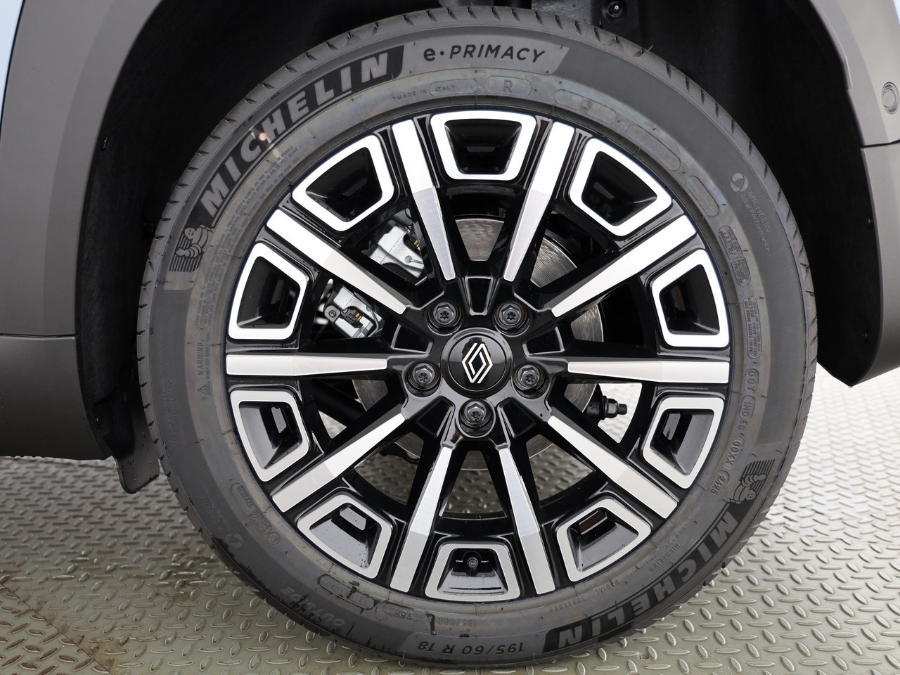 RENAULT R4 E-Tech Comfort Range iconic-image-3