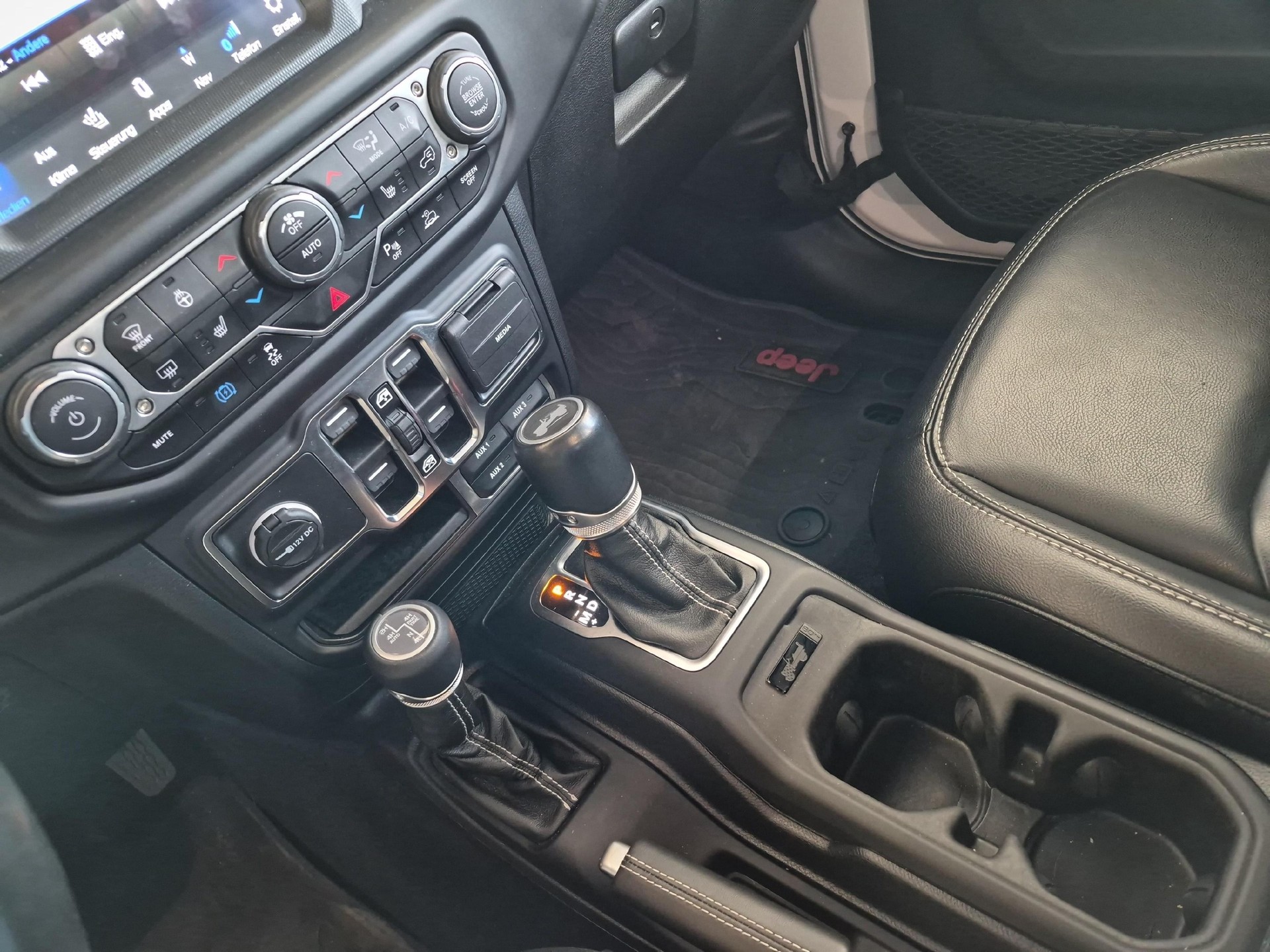 JEEP Wrangler 2.0 Turbo 80th Anniversary-image-15