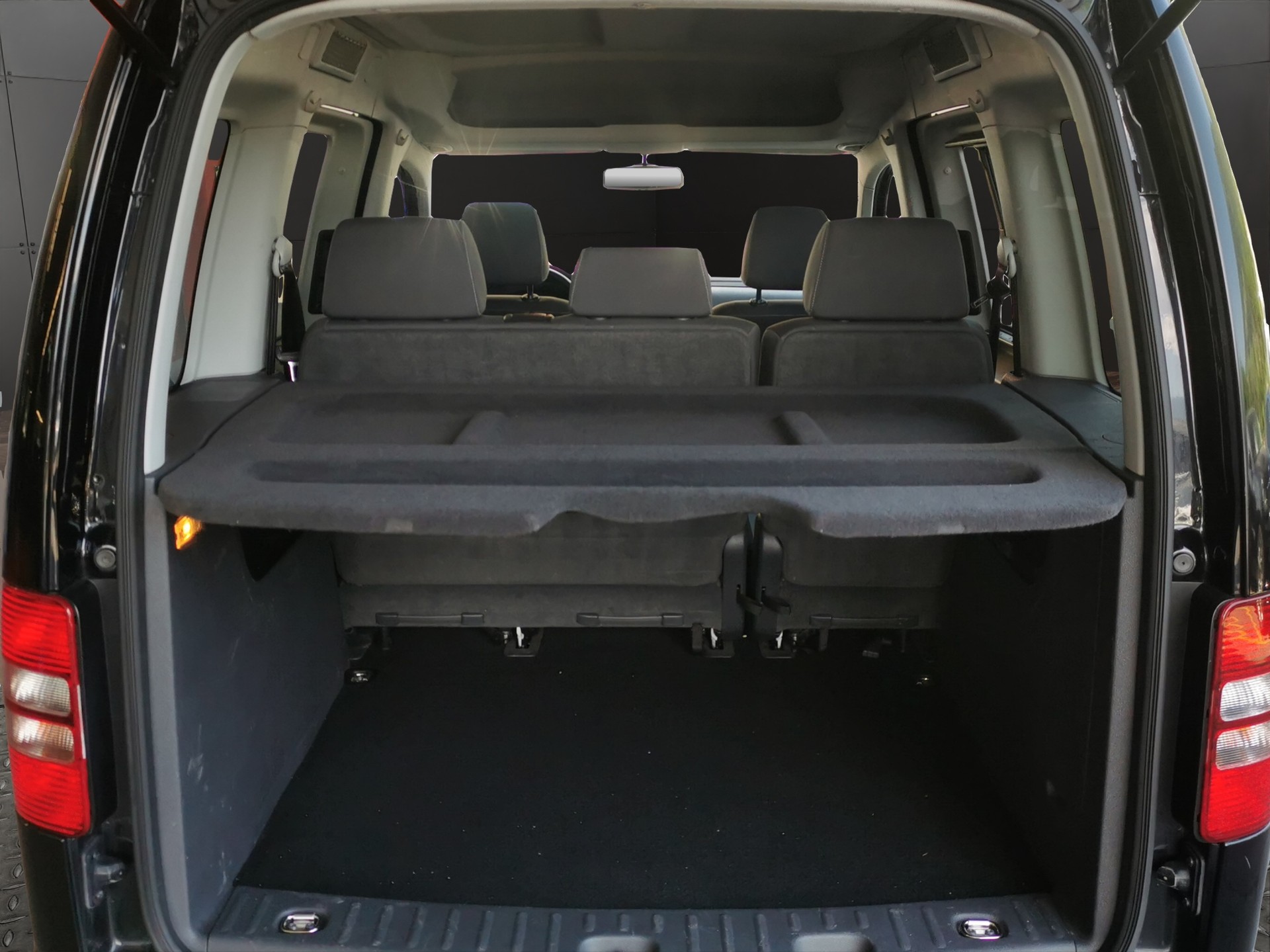 VW CaddyCross Tramp 2.0 TDI 4Motion-image-8