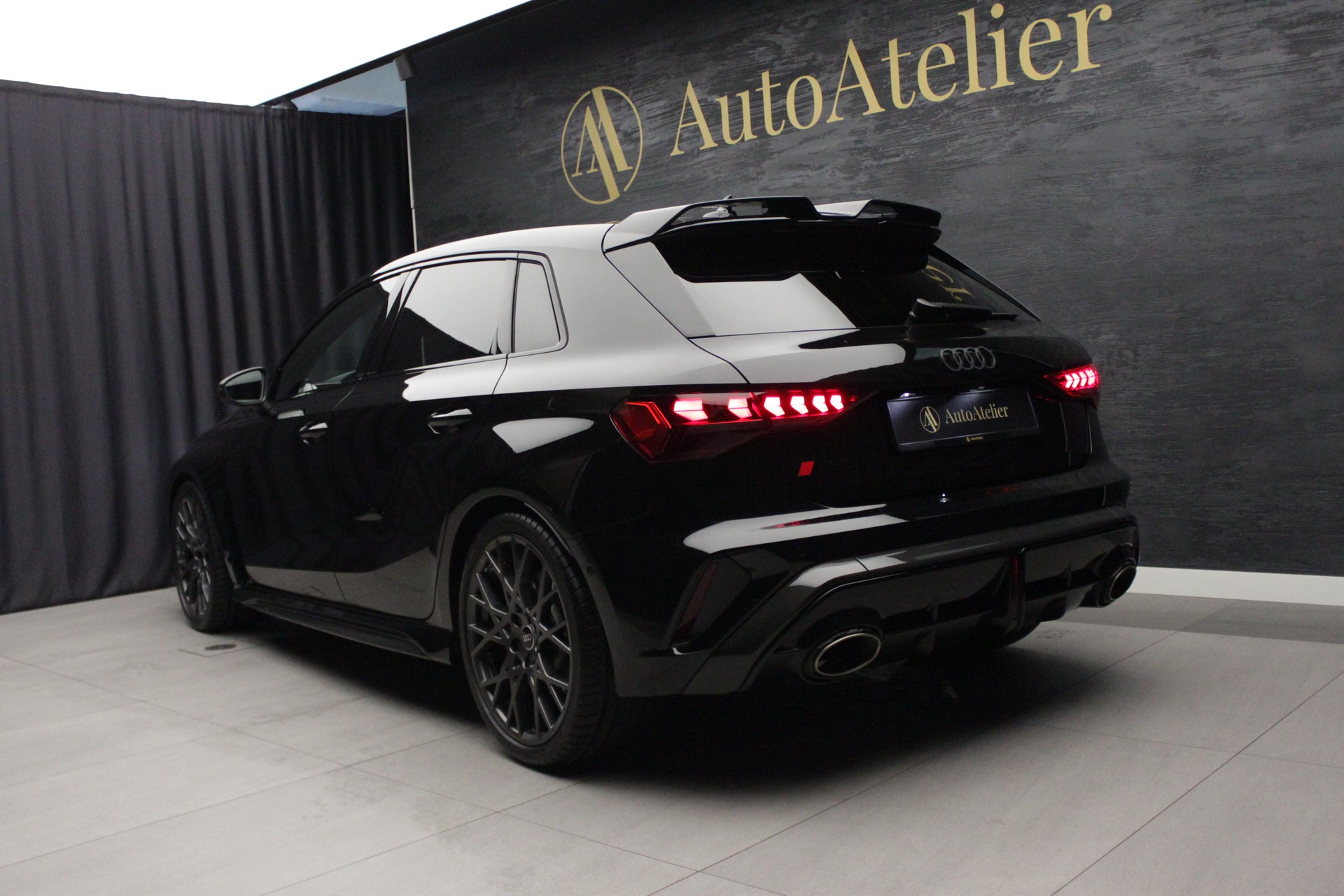 AUDI RS3 Sportback 2.5 TSI quattro S-tronic-image-8