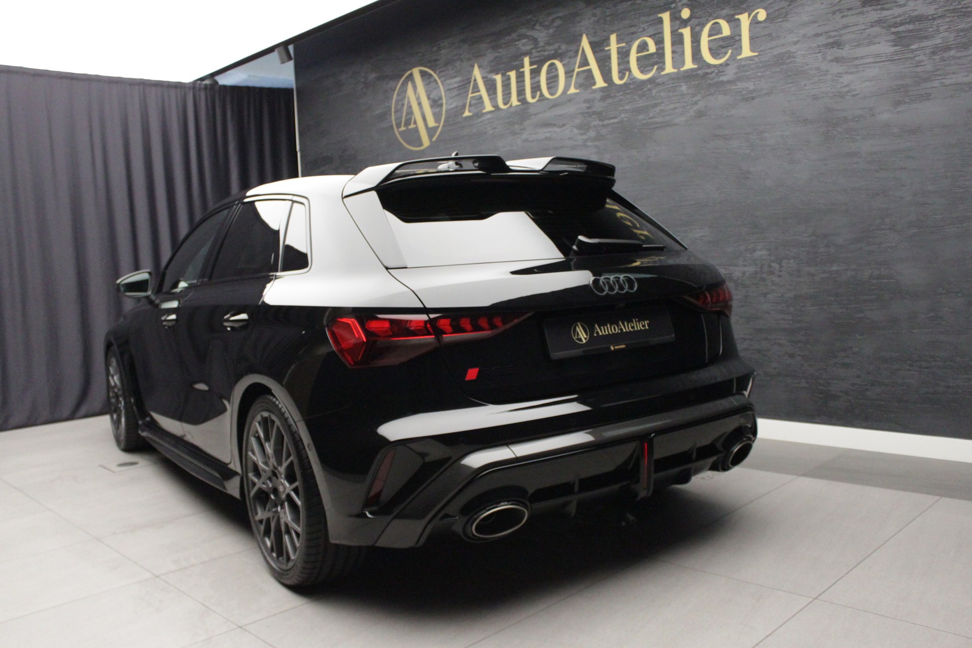 AUDI RS3 Sportback 2.5 TSI quattro S-tronic-image-6