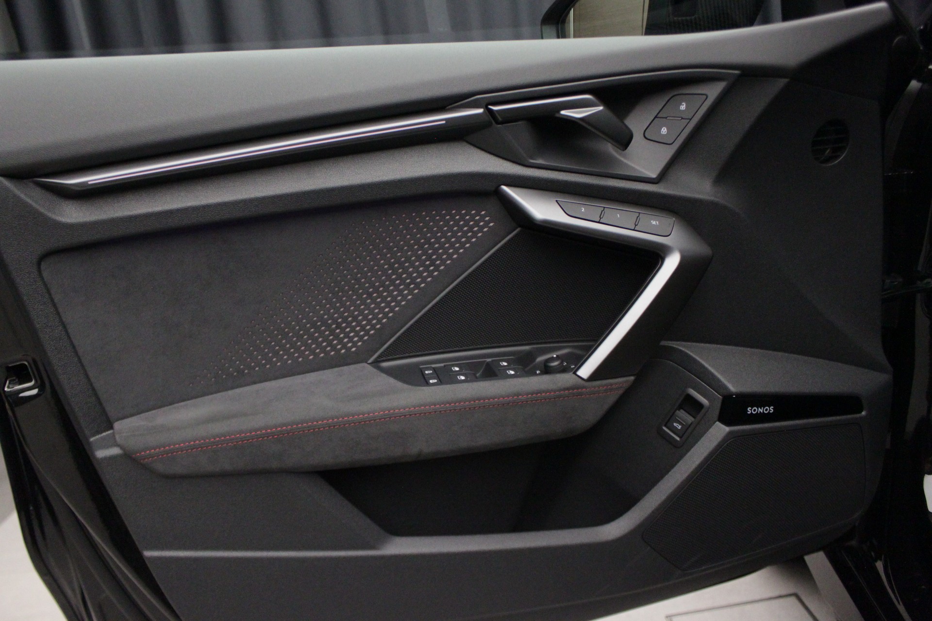AUDI RS3 Sportback 2.5 TSI quattro S-tronic-image-18