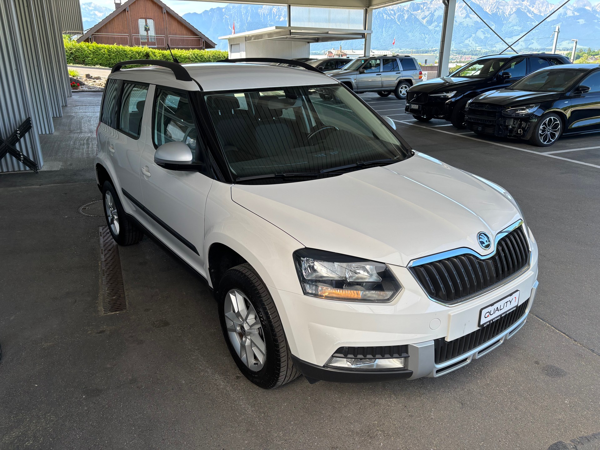SKODA Yeti 2.0 TDI Outdoor Swiss Joy 4x4 DSG mit AHK-showroom-element-1