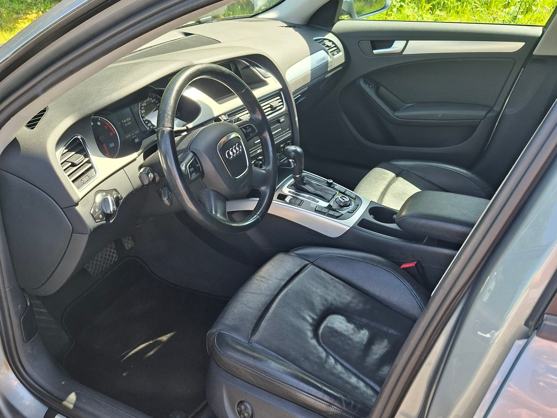 AUDI A4 Avant 2.0 TFSI quattro S-tronic-image-6