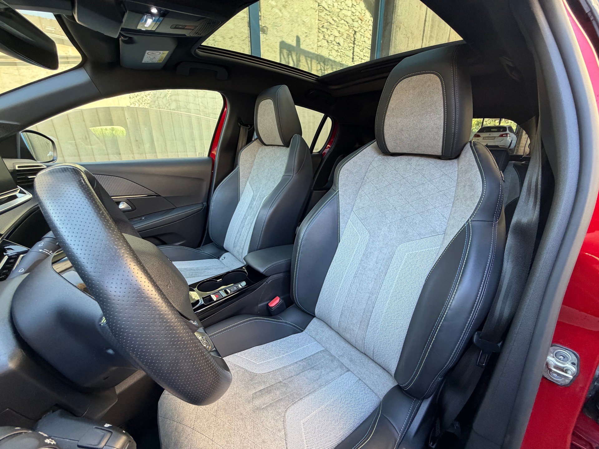 PEUGEOT 208 Elektrik GT Pack-image-9