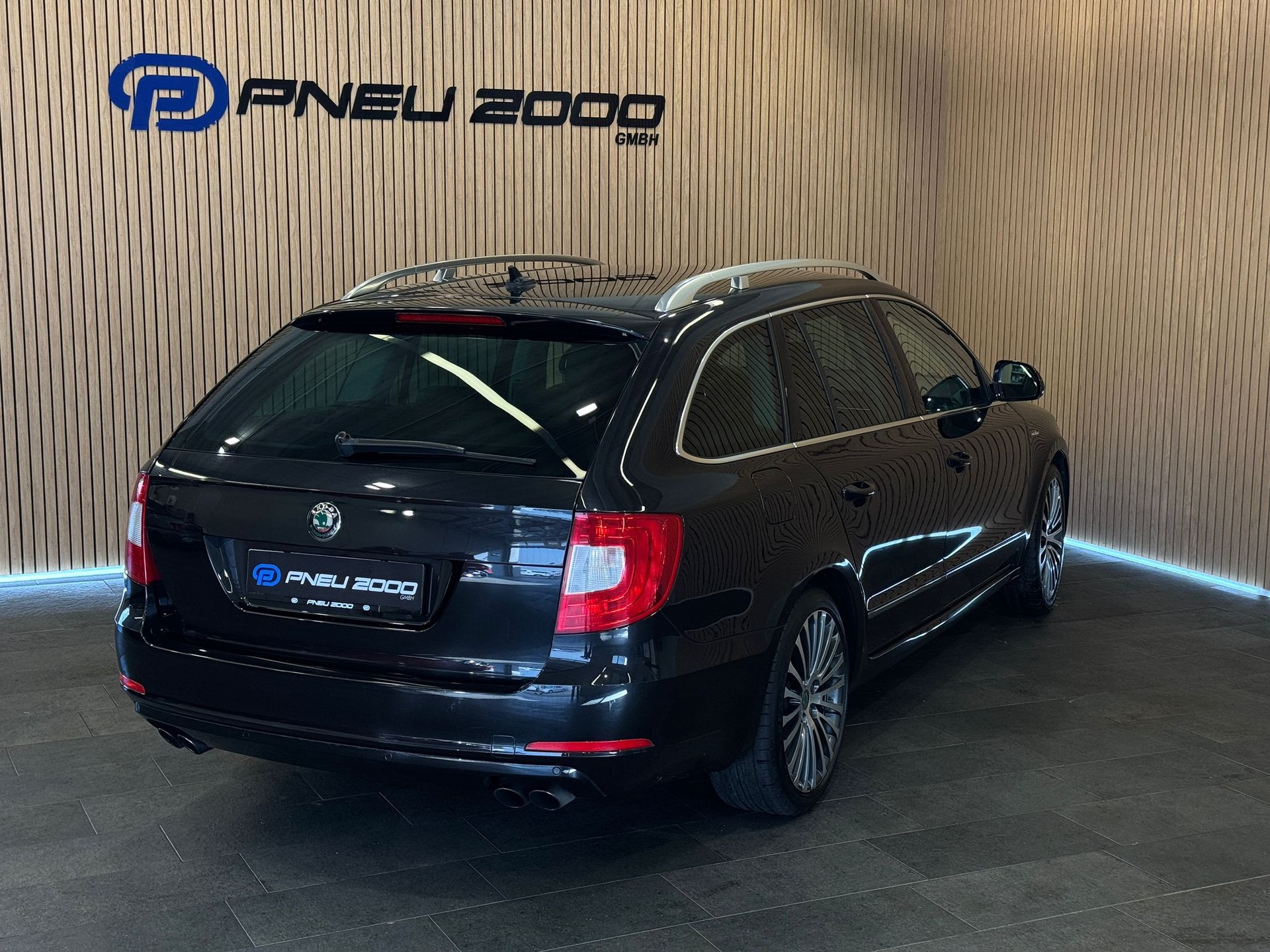SKODA Superb Combi 2.0 TSI Elegance DSG-showroom-element-3