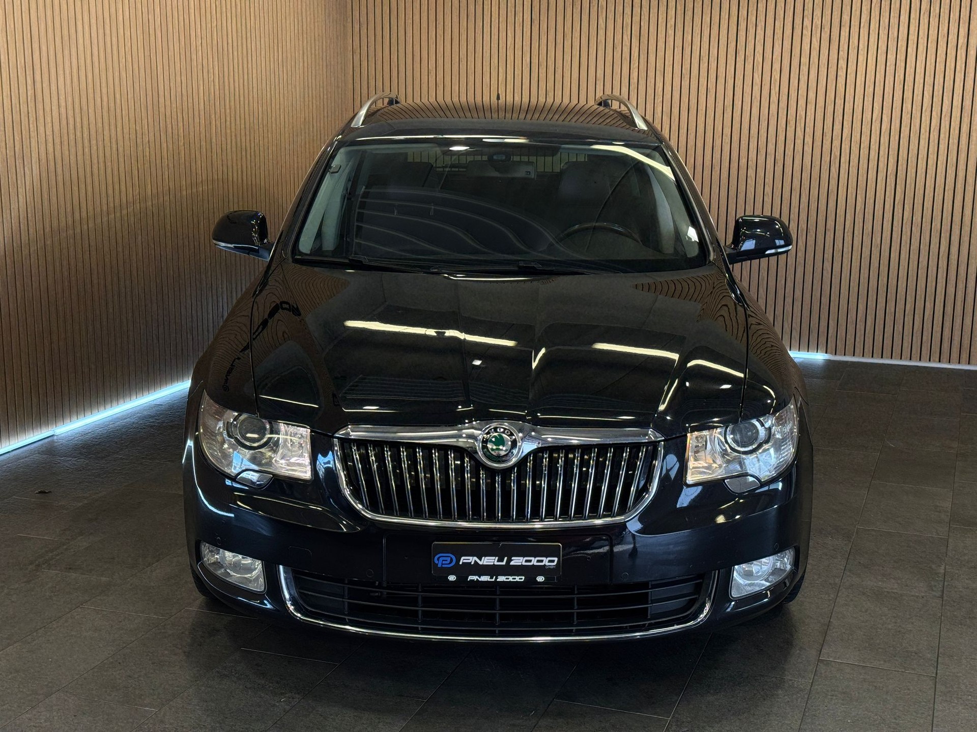 SKODA Superb Combi 2.0 TSI Elegance DSG-showroom-element-1