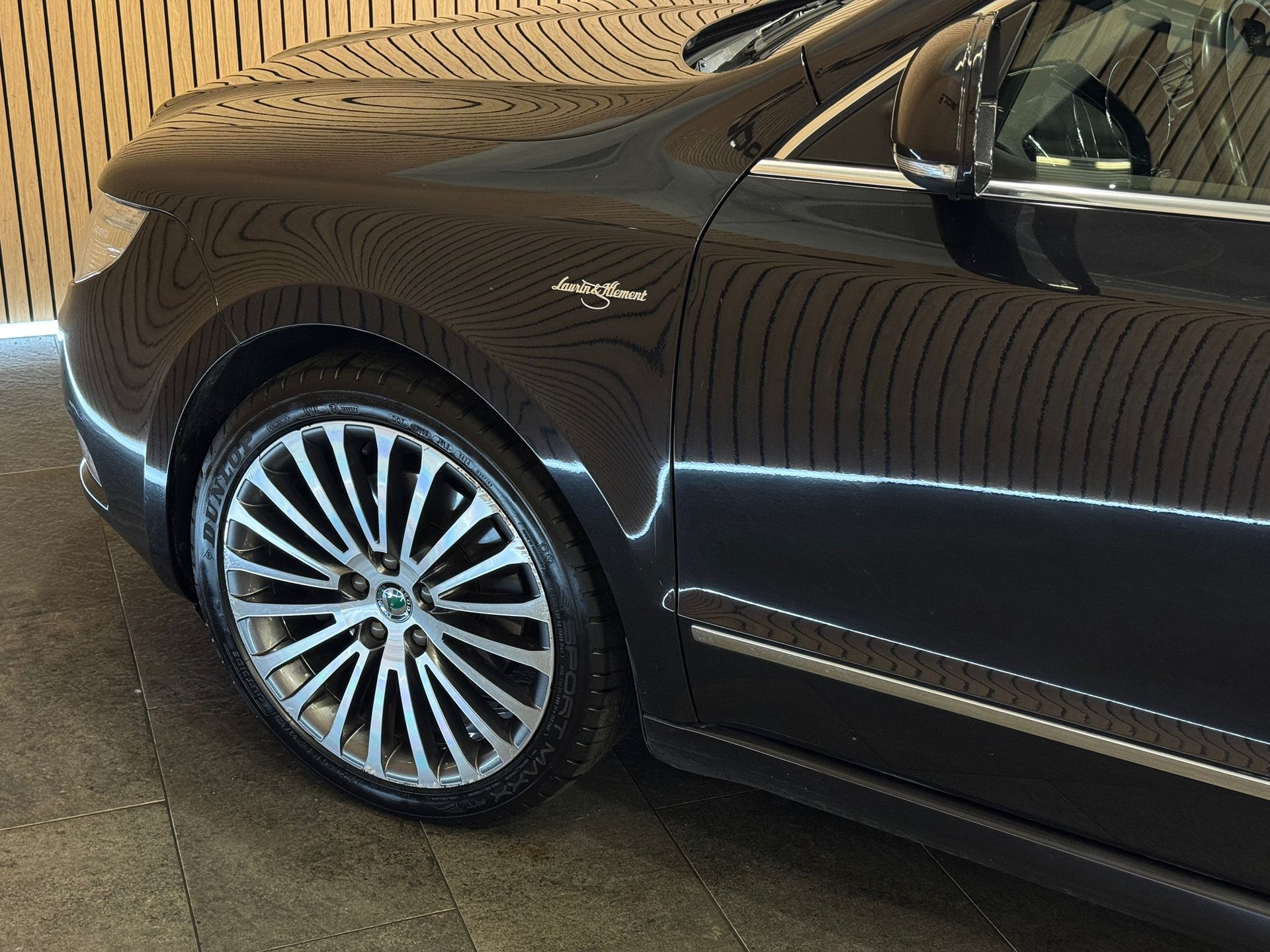 SKODA Superb Combi 2.0 TSI Elegance DSG-showroom-element-2