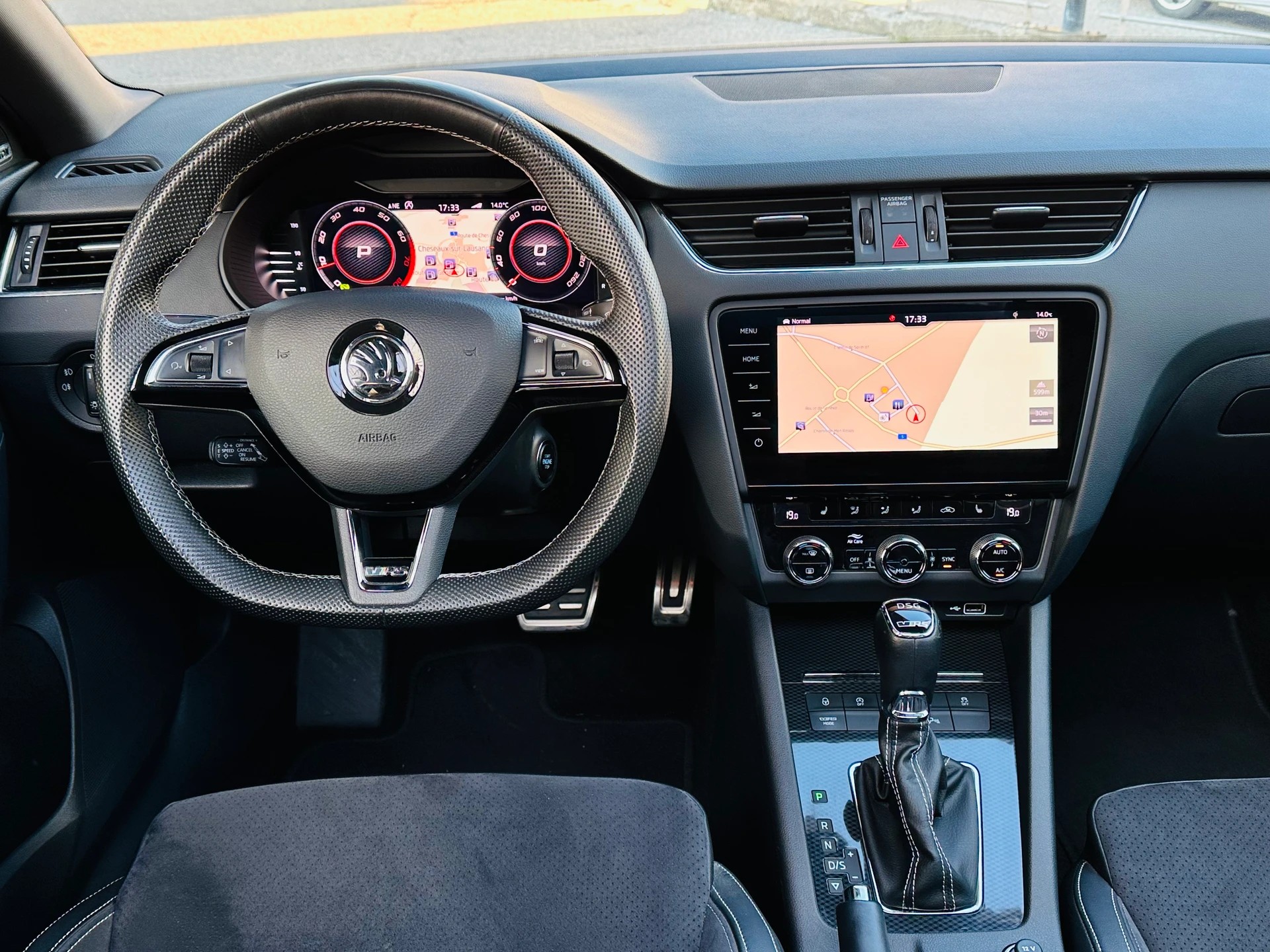 SKODA Octavia Combi 2.0 TSI RS DSG-image-15