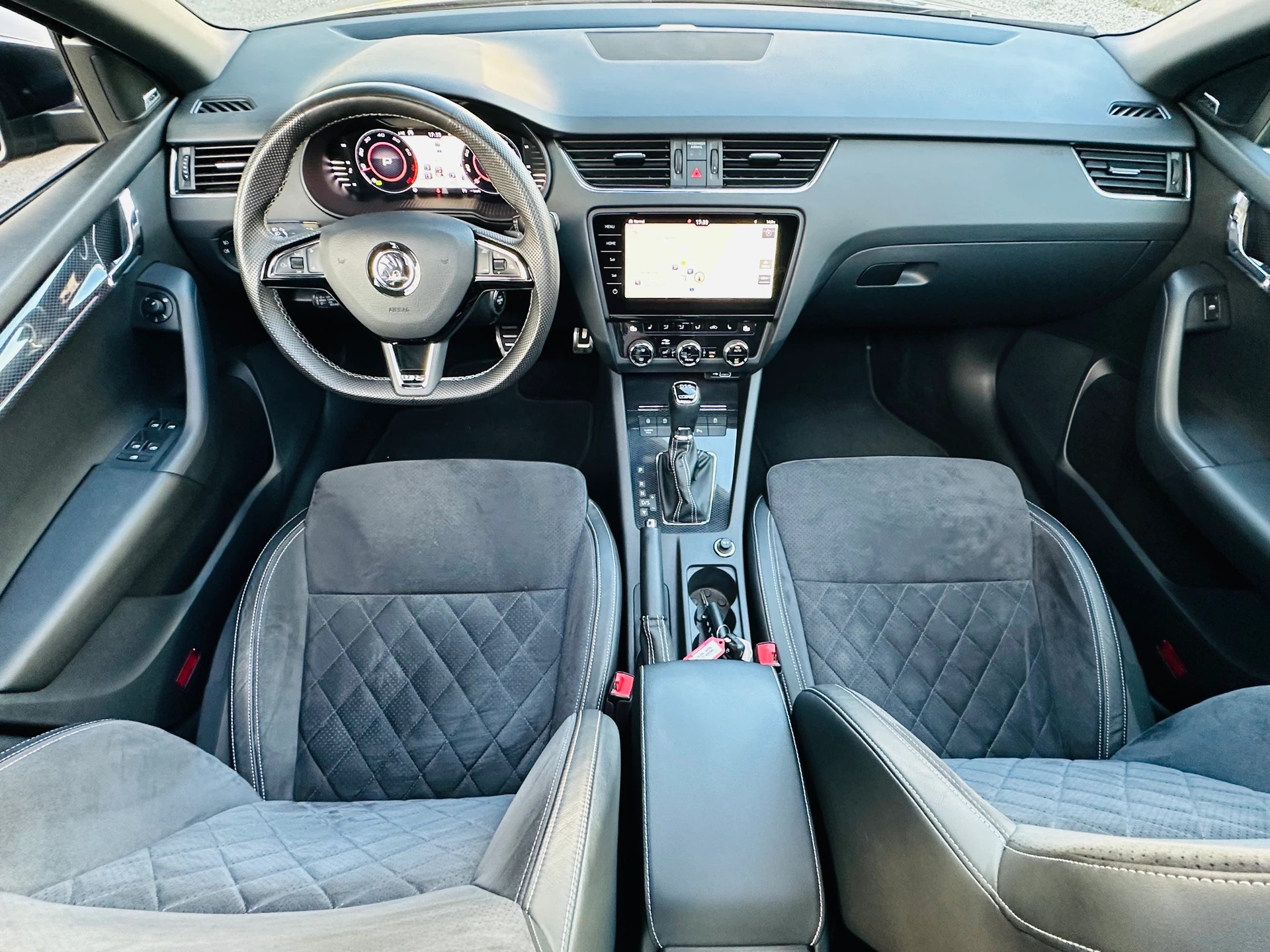 SKODA Octavia Combi 2.0 TSI RS DSG-image-12