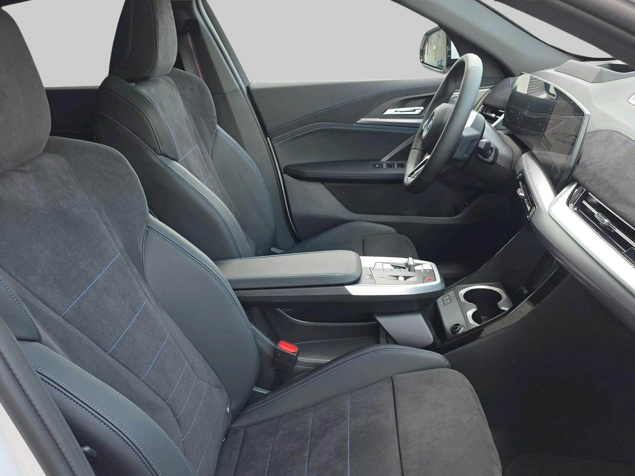 BMW iX2 30 xDrive-image-15