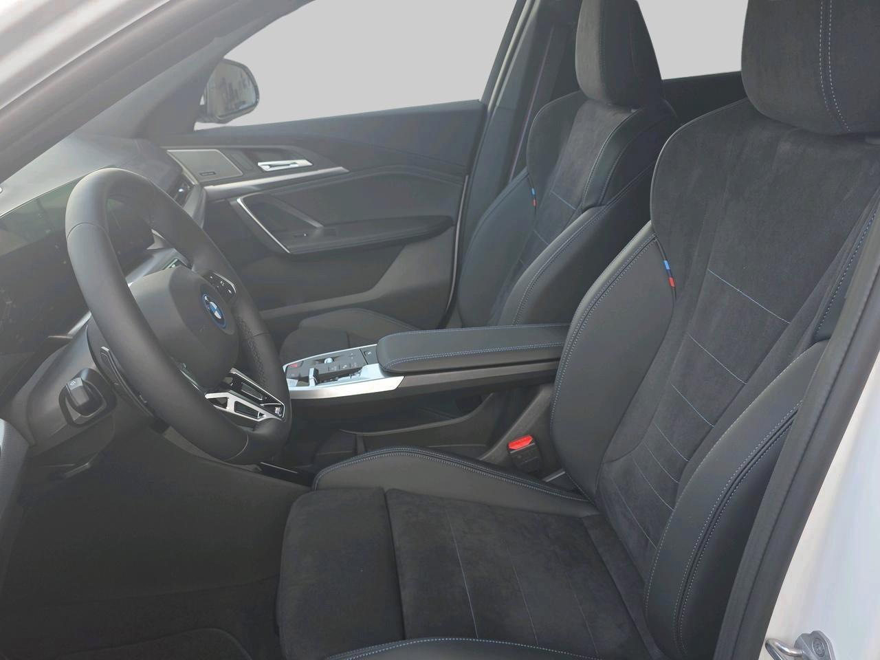 BMW iX2 30 xDrive-image-6