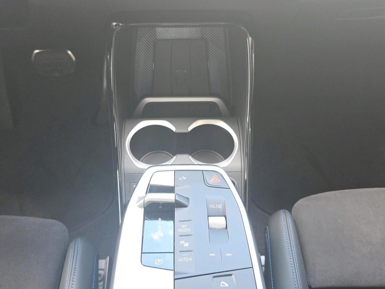 BMW iX2 30 xDrive-image-10