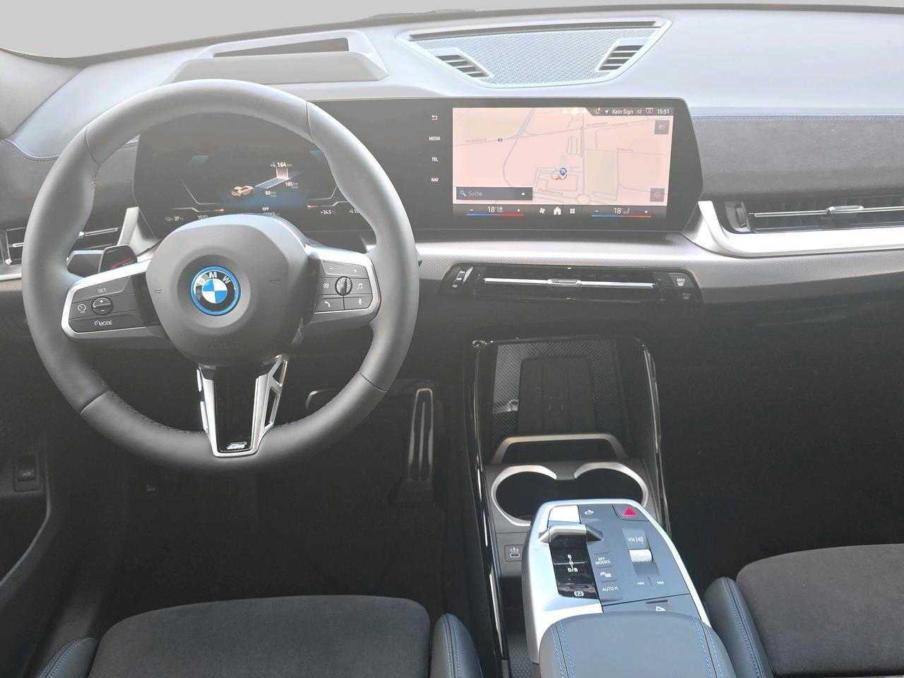 BMW iX2 30 xDrive-image-8