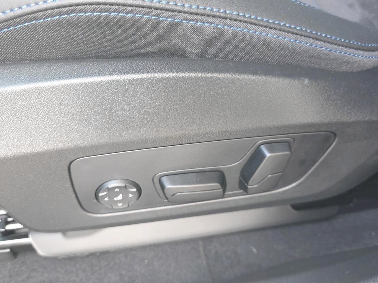 BMW iX2 30 xDrive-image-17