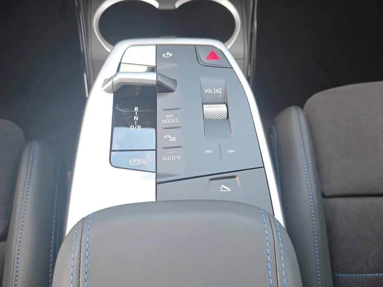 BMW iX2 30 xDrive-image-9