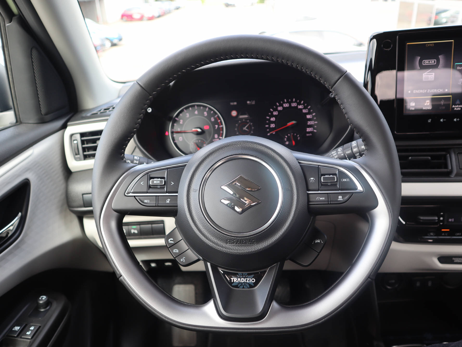 SUZUKI Swift 1.2 Tradizio Hybrid 4x4-image-10
