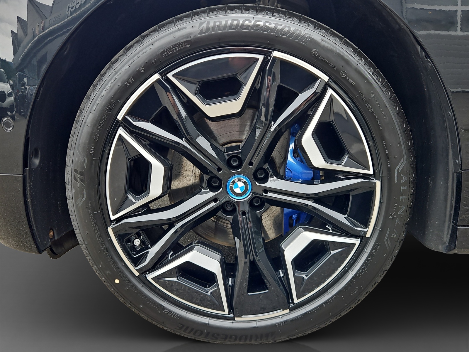 BMW iX xDrive40 M Sport-image-8