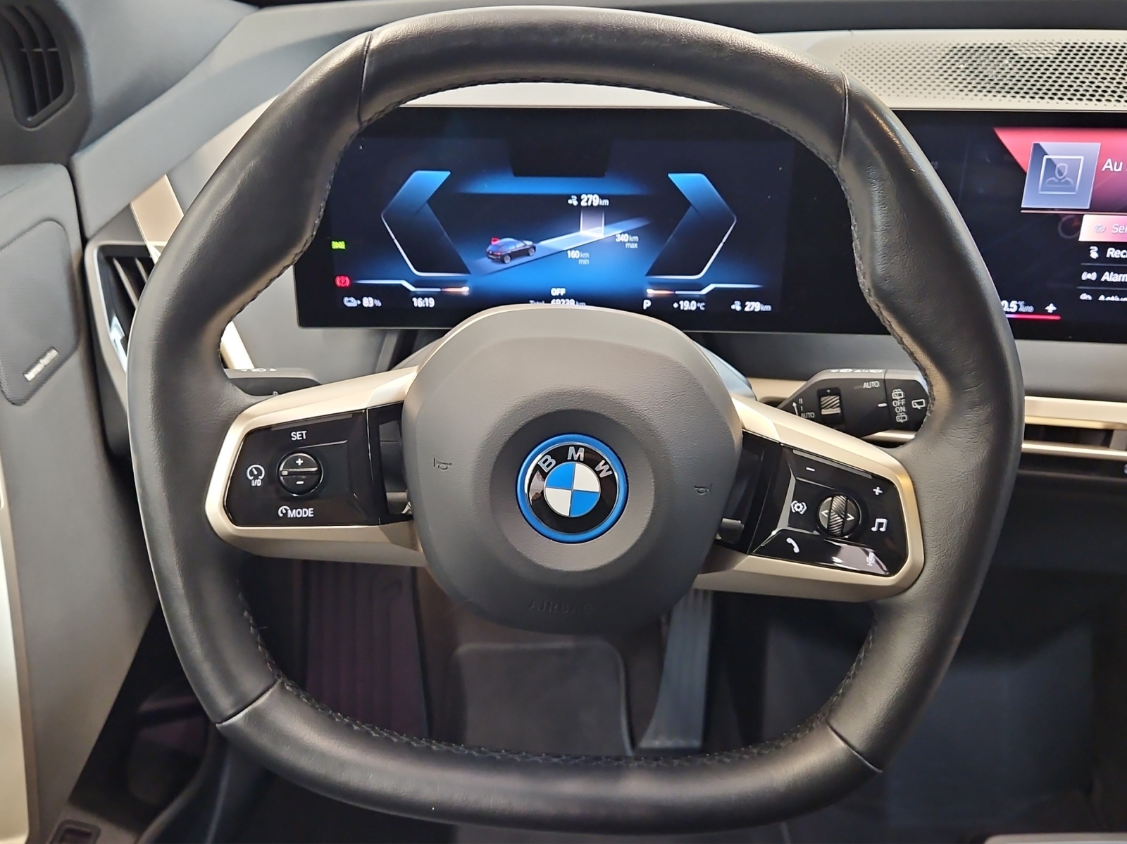 BMW iX xDrive40 M Sport-image-11