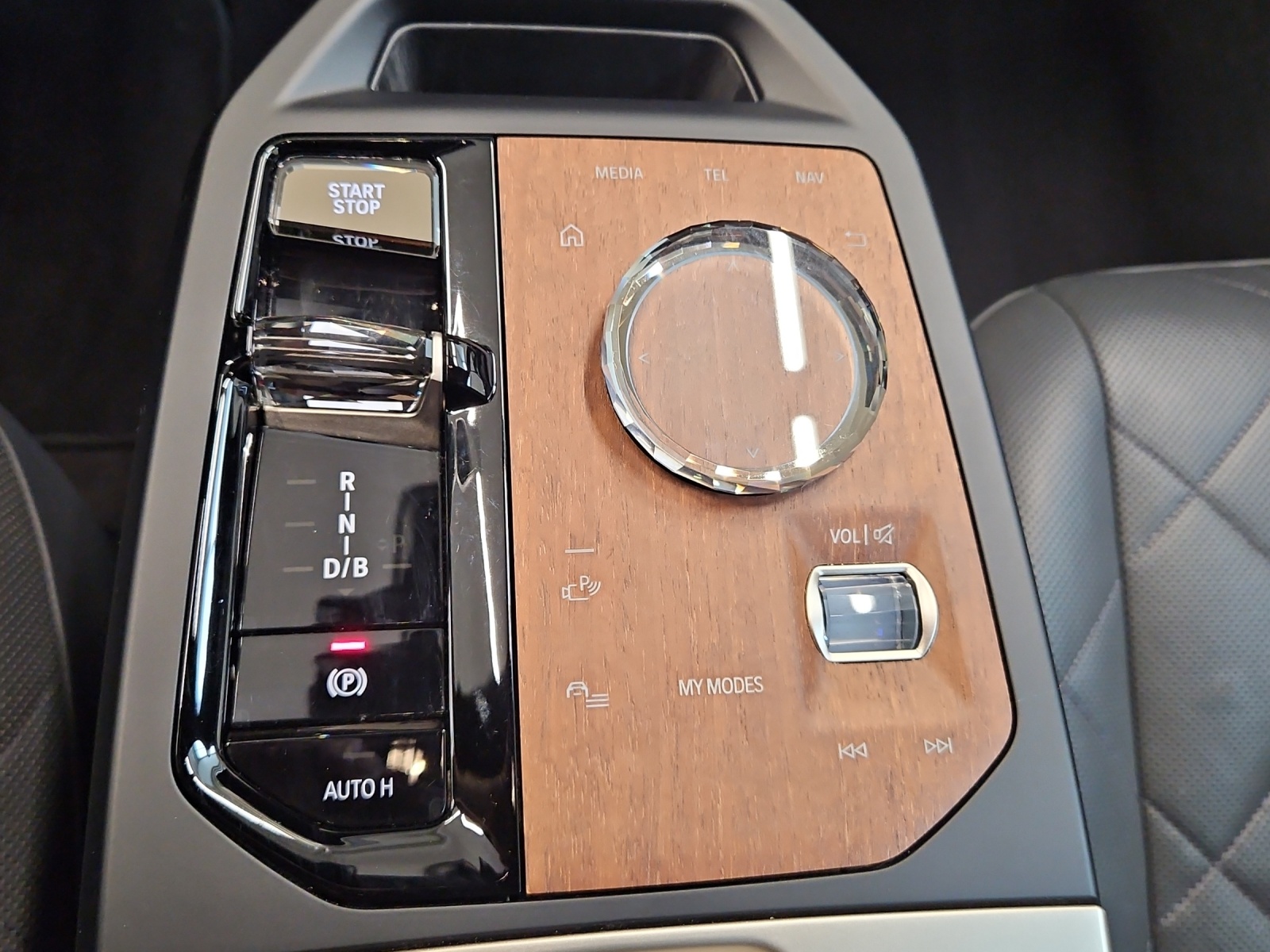 BMW iX xDrive40 M Sport-image-18