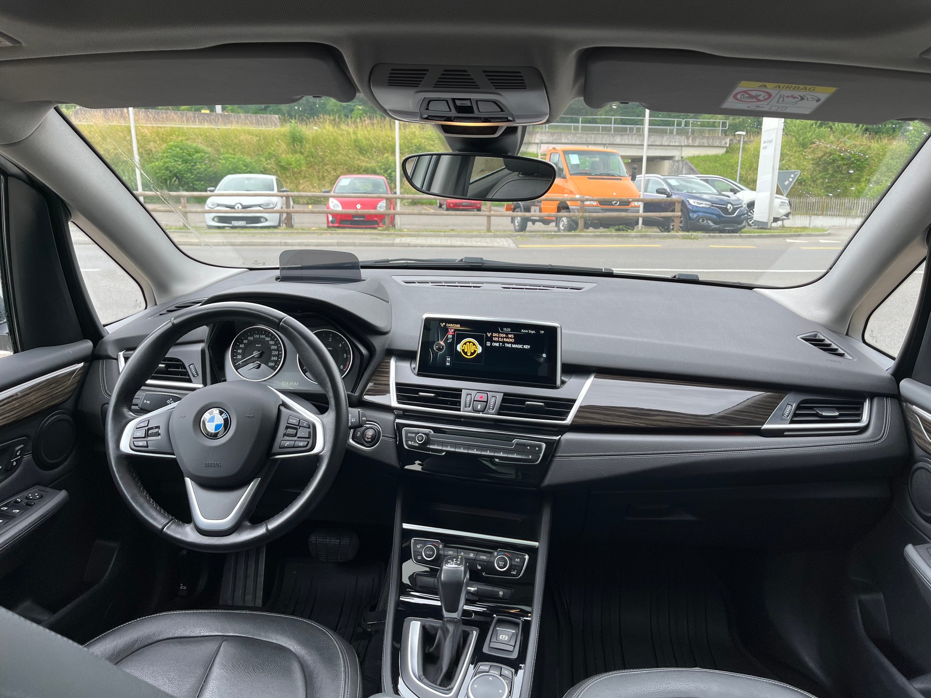 BMW 220d xDrive Active Tourer Luxury Line Steptronic-image-4