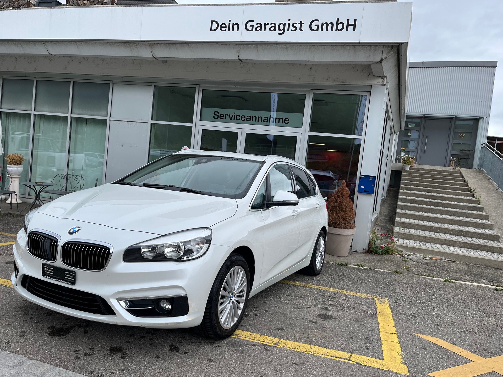 BMW 220d xDrive Active Tourer Luxury Line Steptronic-image-0