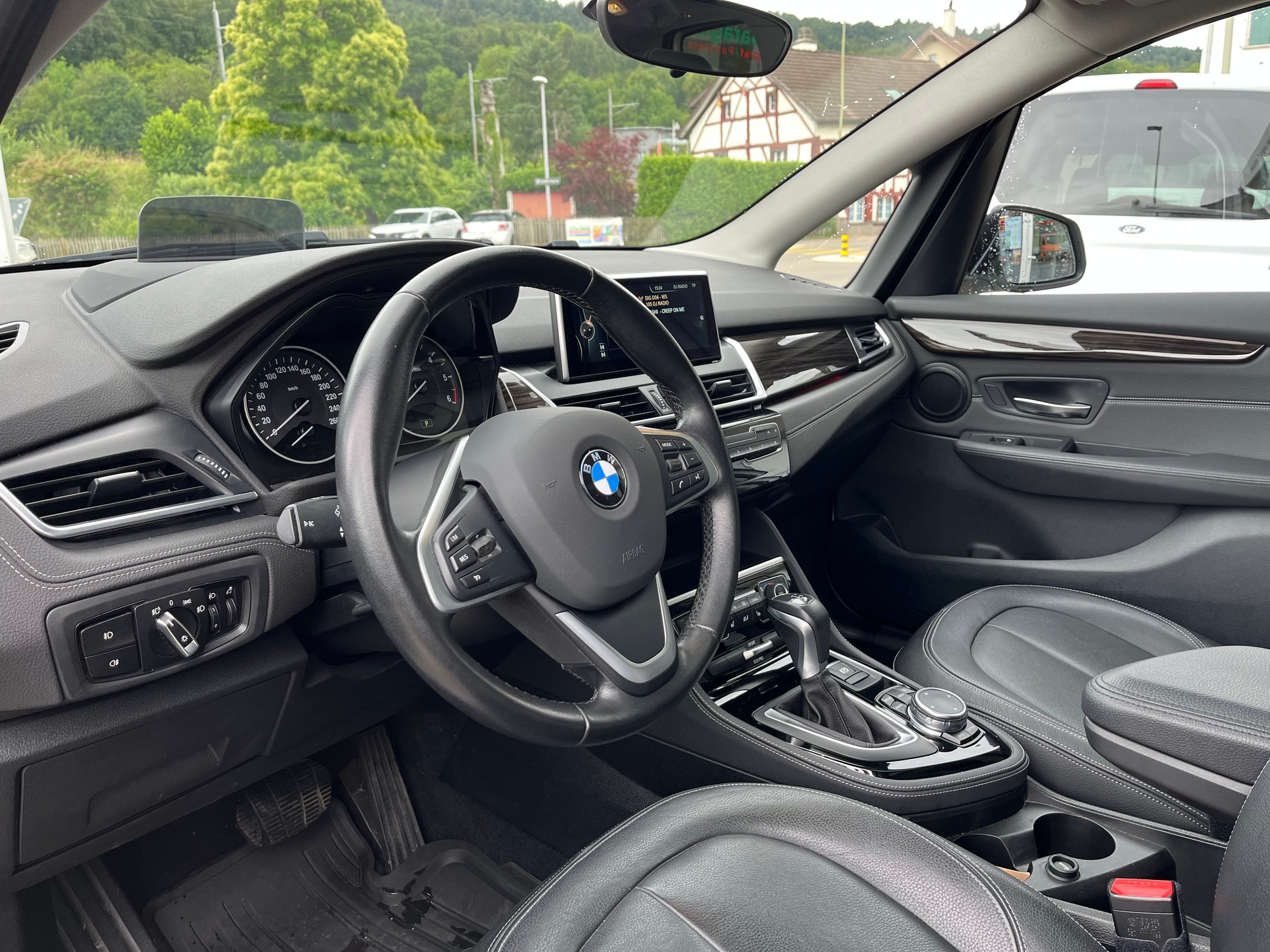 BMW 220d xDrive Active Tourer Luxury Line Steptronic-image-5