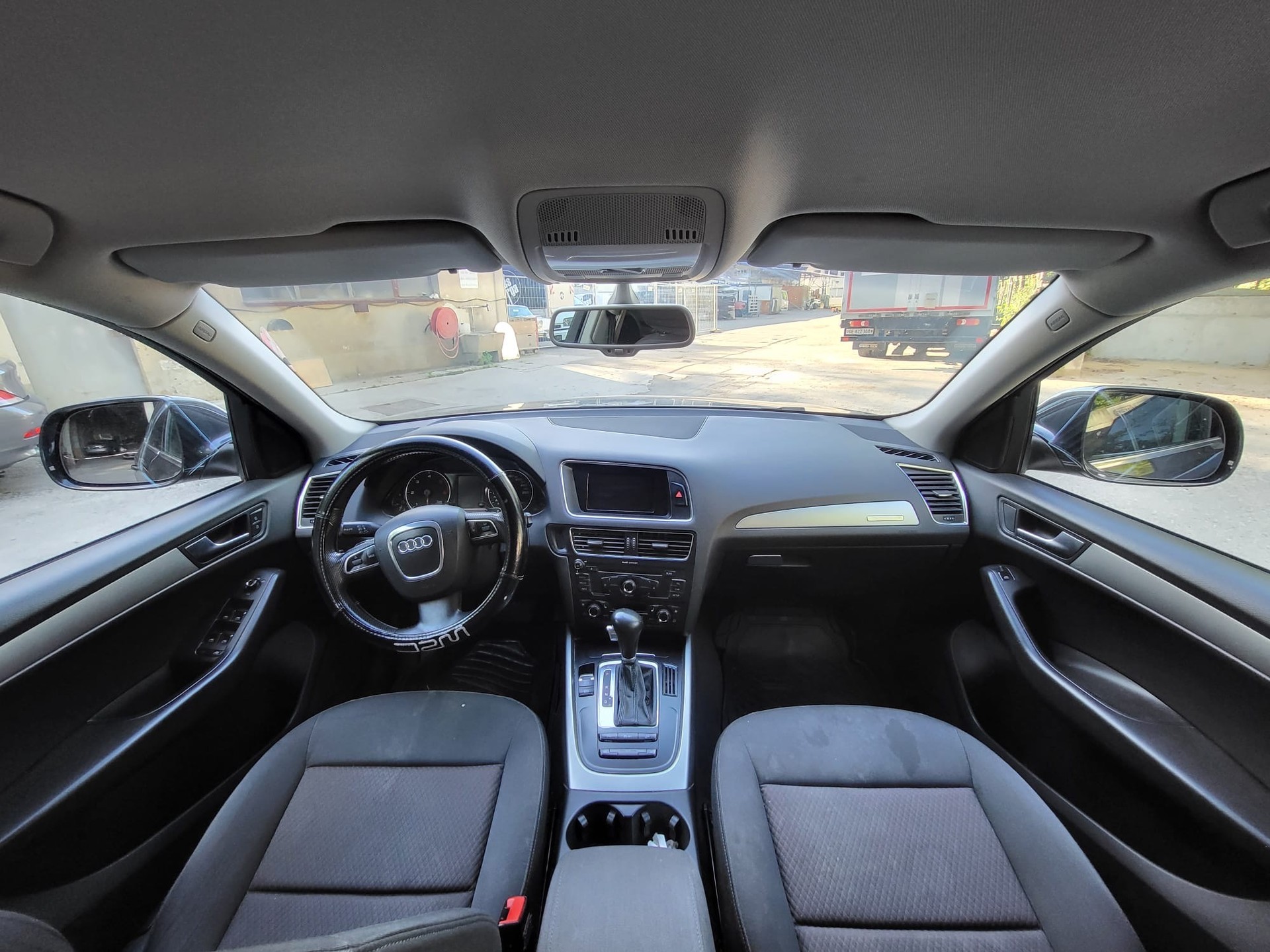 AUDI Q5 3.0 TDI quattro S-tronic-image-9