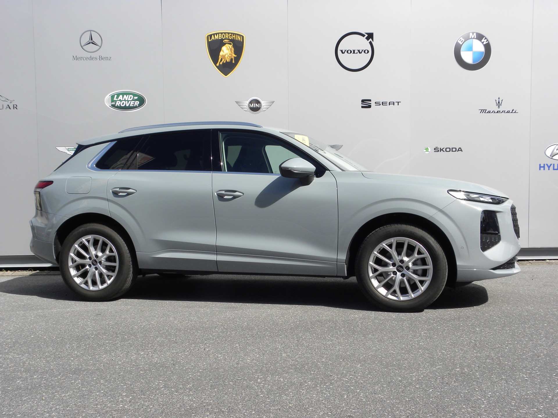 AUDI Q3 SUV 110 kW TFSI S tronic-image-4
