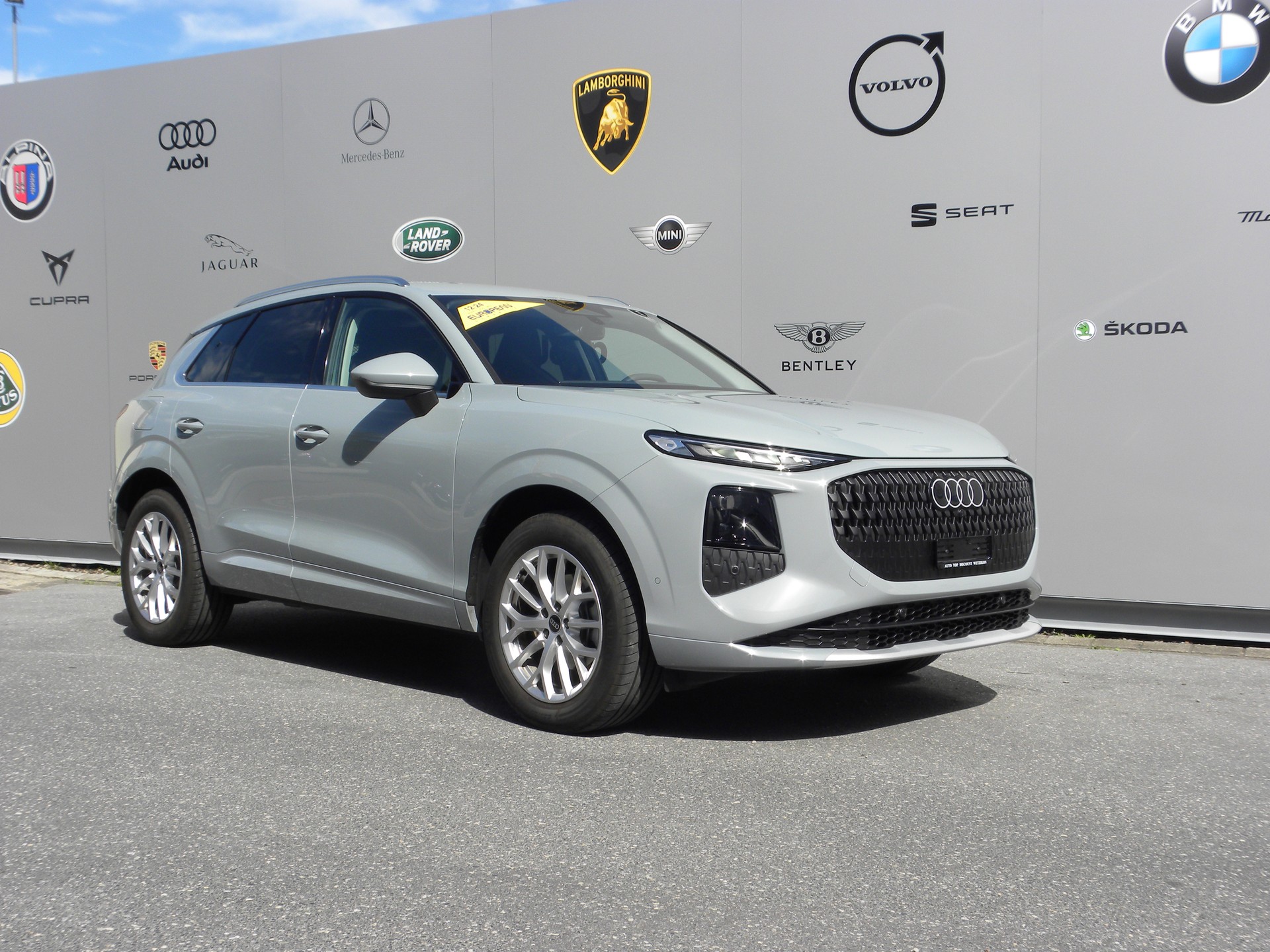 AUDI Q3 SUV 110 kW TFSI S tronic-image-2