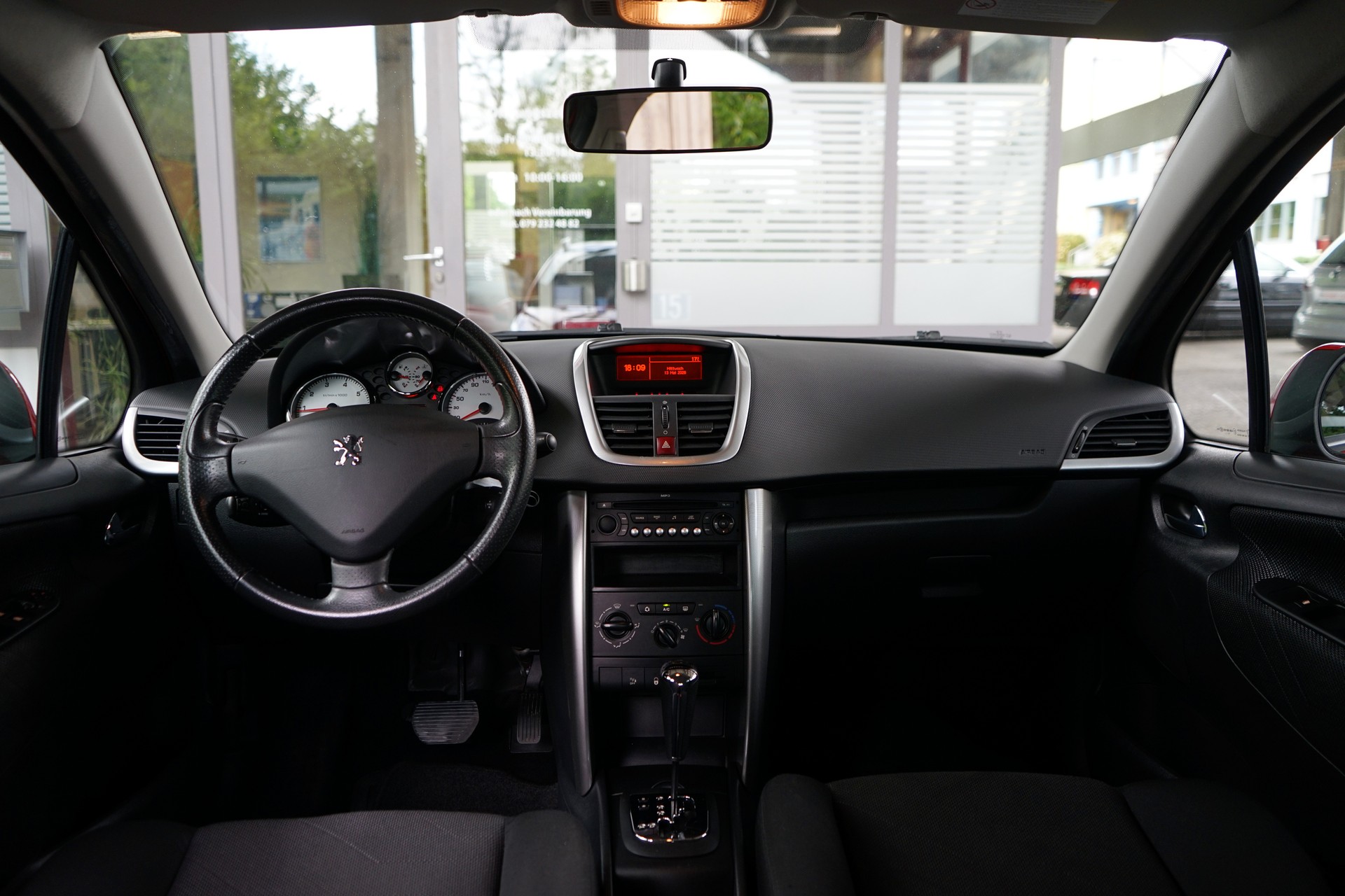 PEUGEOT 207 SW 1.6 16V Trendy Automatic-image-3