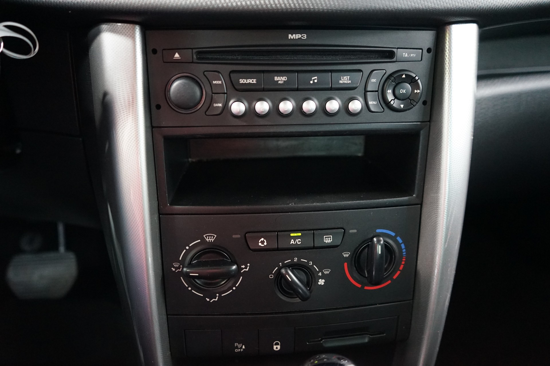 PEUGEOT 207 SW 1.6 16V Trendy Automatic-image-8