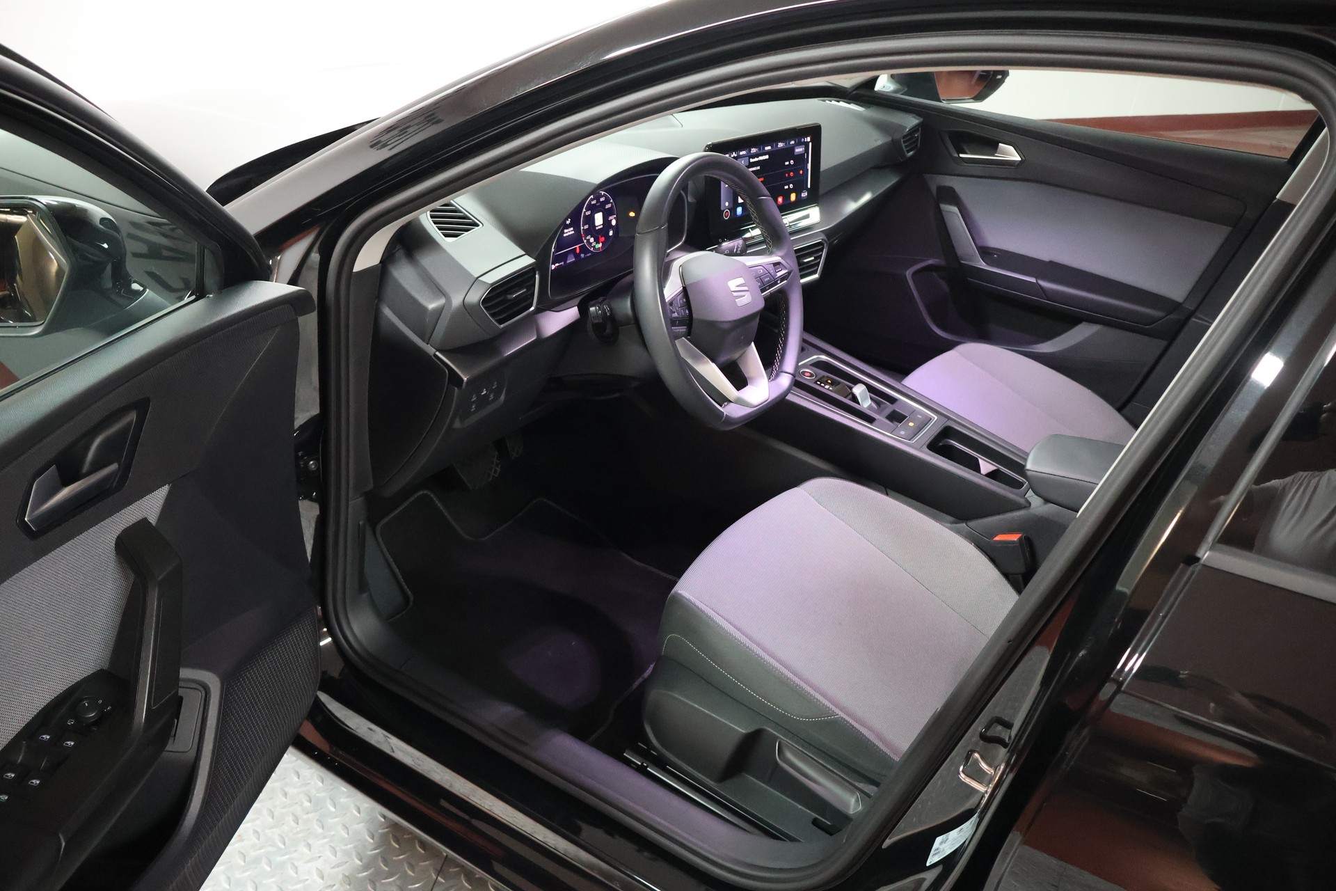 SEAT Leon ST 2.0 TDI EVO DSG Style-image-5