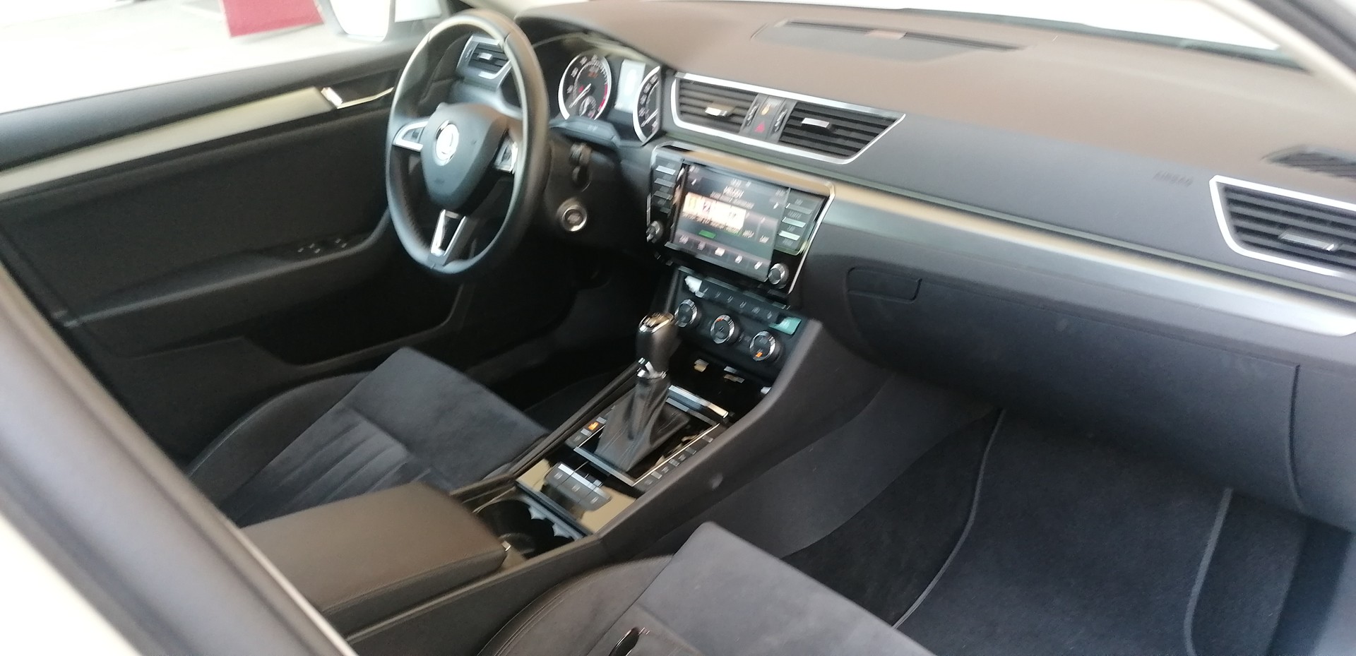 SKODA Superb Combi 2.0 TSI Style DSG 4x4-image-5