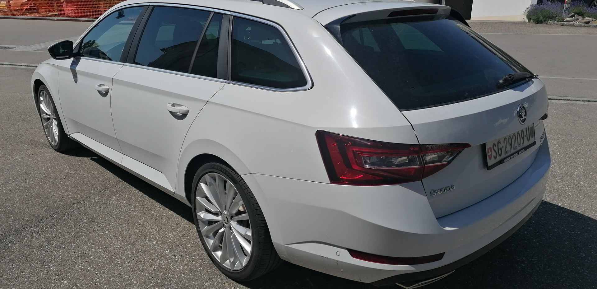 SKODA Superb Combi 2.0 TSI Style DSG 4x4-image-3
