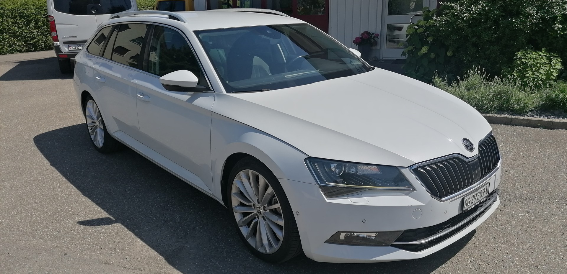 SKODA Superb Combi 2.0 TSI Style DSG 4x4-image-1